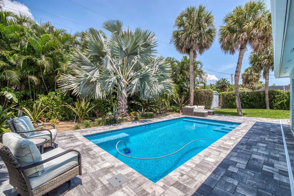 Photo of 206 SE Wentworth Drive, Stuart, FL 34996 (MLS # R11092767)