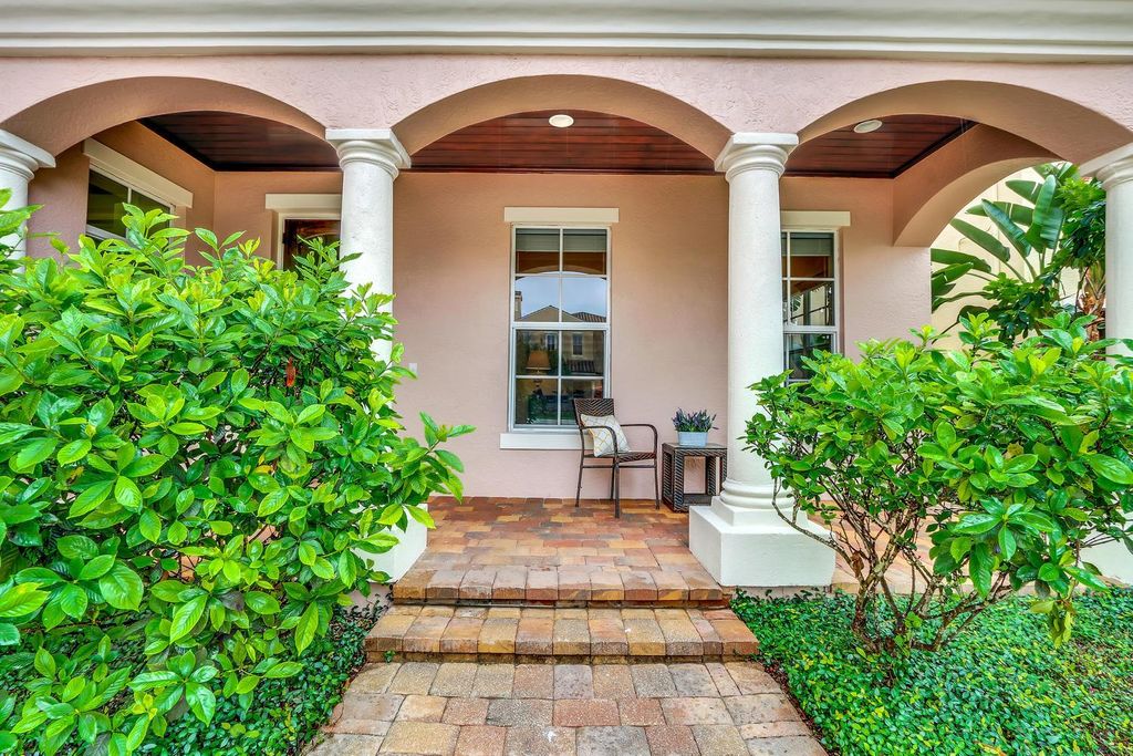 Photo of 128 Tulip Tree Court, Jupiter, FL 33458 (MLS # R11146865)