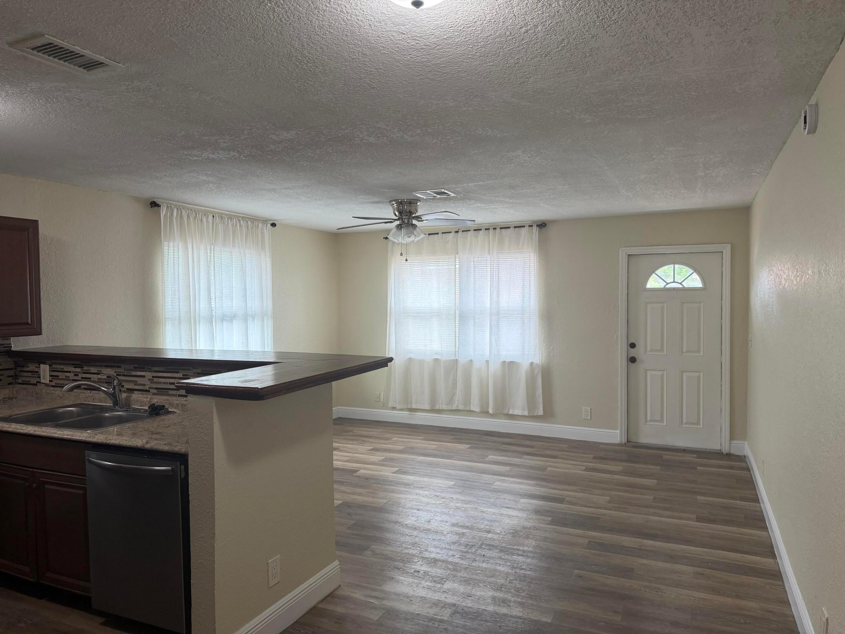 1679 W 16TH Street