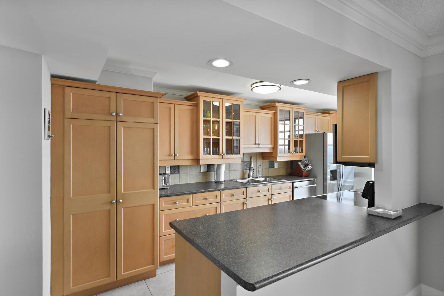 PLAZA SOUTH - Residential Lease