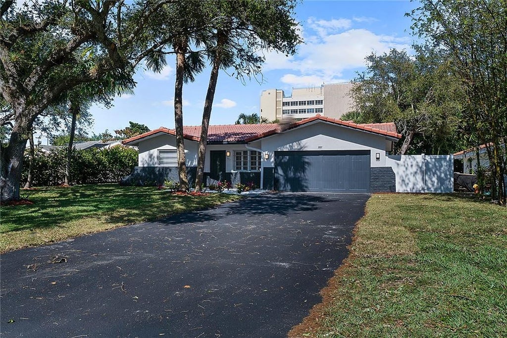 Photo of 807 NW 7TH Street, Boca Raton, FL 33486 (MLS # B26080405)