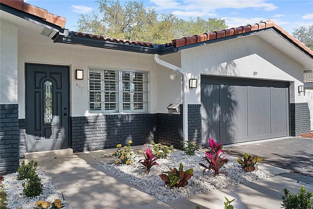 Photo of 807 NW 7TH Street, Boca Raton, FL 33486 (MLS # B26080405)
