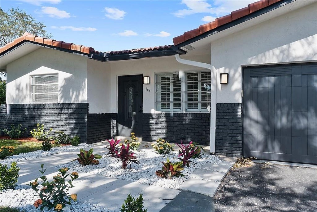 Photo of 807 NW 7TH Street, Boca Raton, FL 33486 (MLS # B26080405)