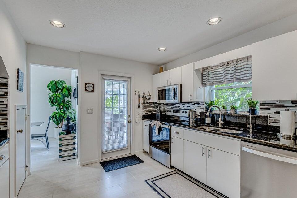 NORTH PASSAGE - Residential Lease