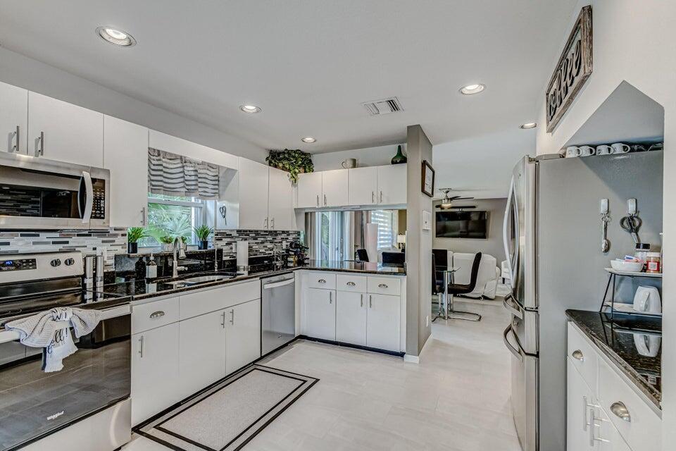 NORTH PASSAGE - Residential Lease