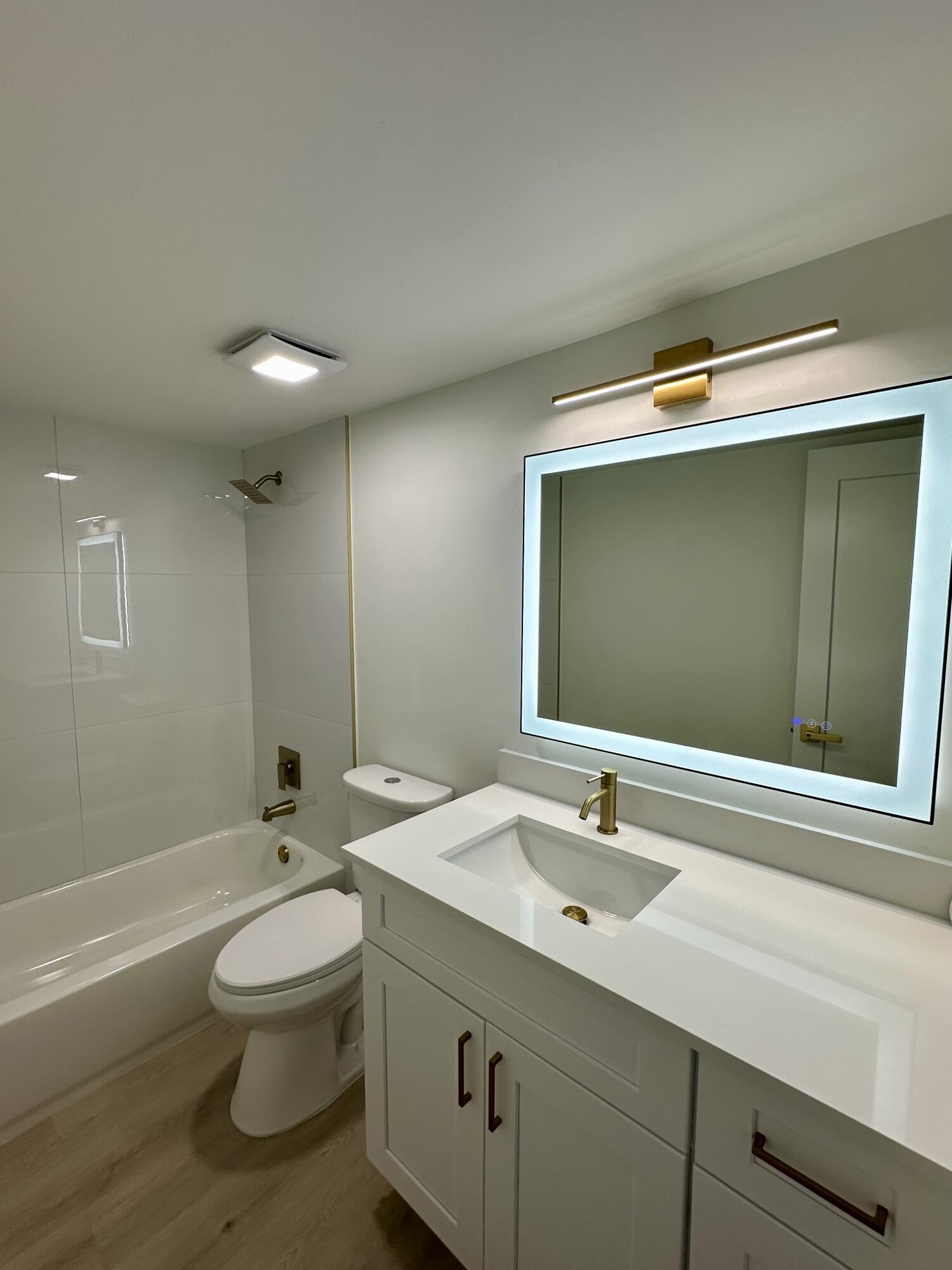 LAKESIDE CONDO - Residential