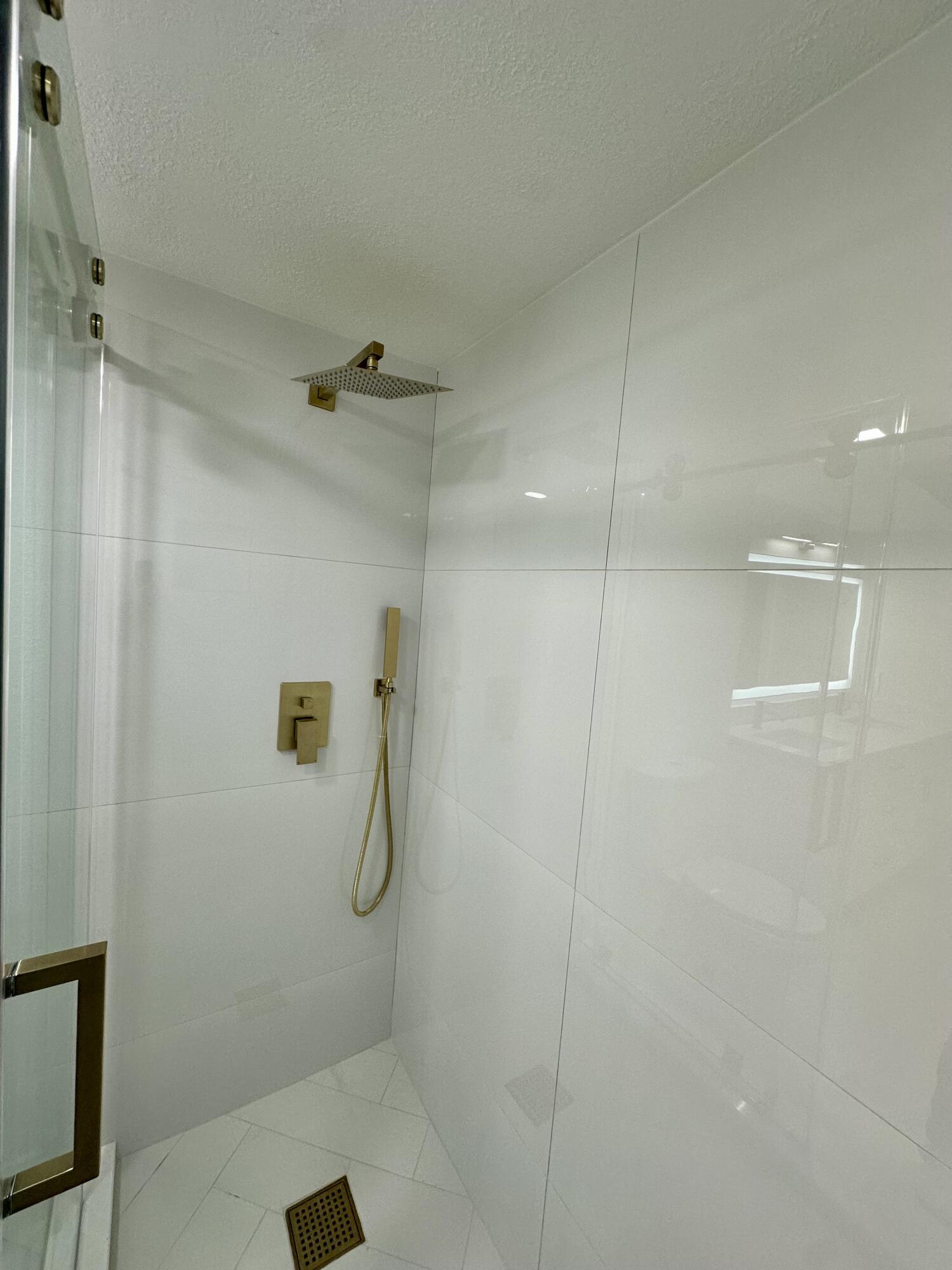 LAKESIDE CONDO - Residential