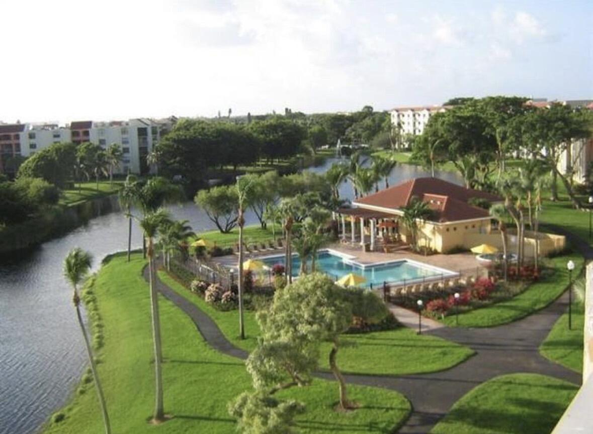 LAKESIDE CONDO - Residential