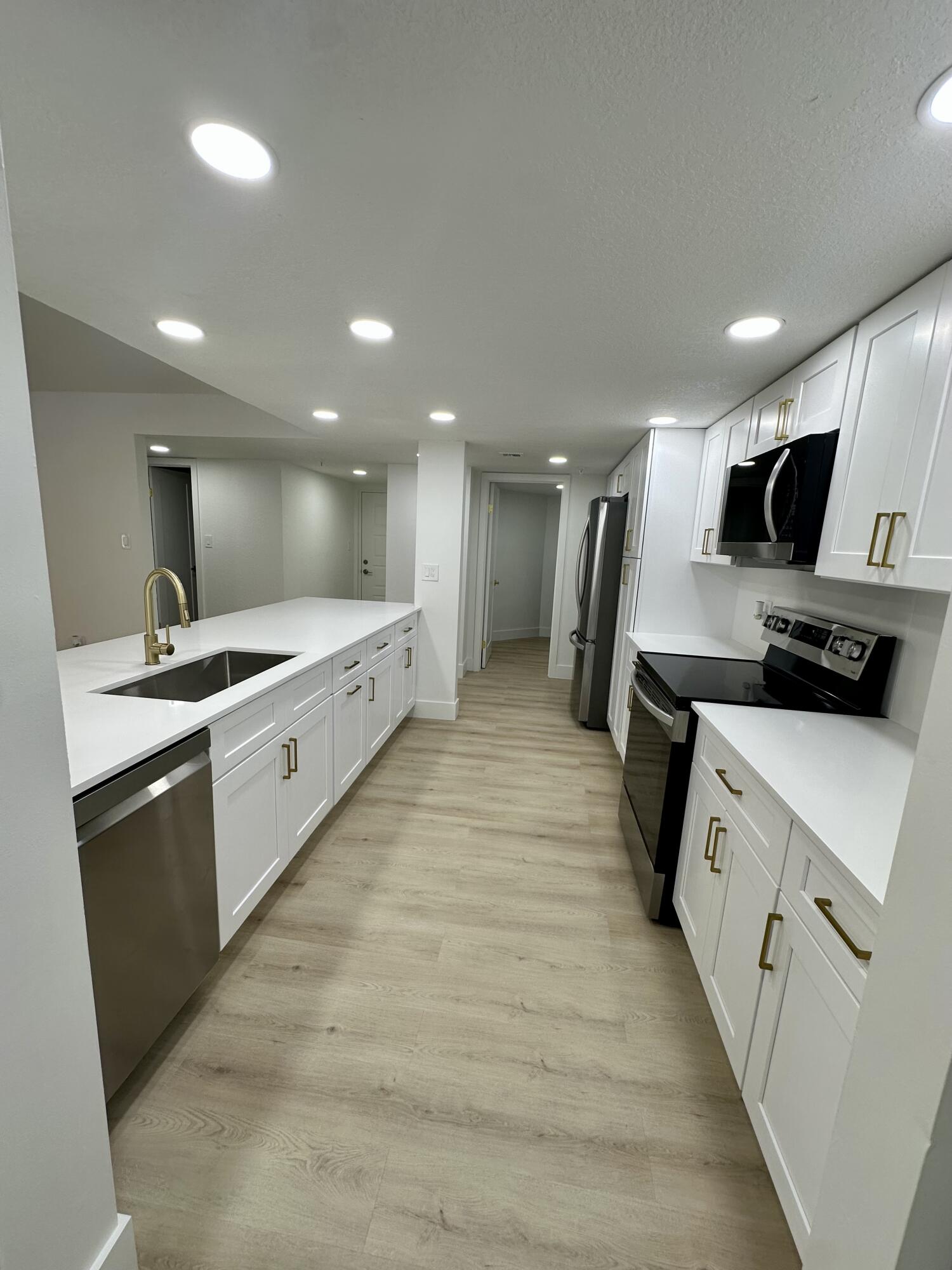 LAKESIDE CONDO - Residential