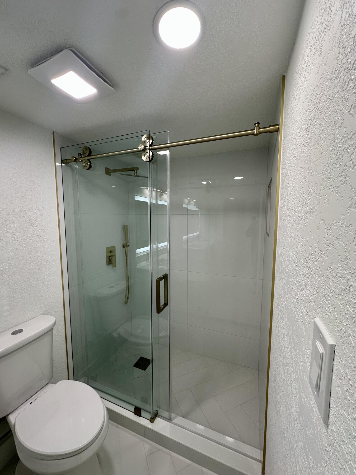 LAKESIDE CONDO - Residential