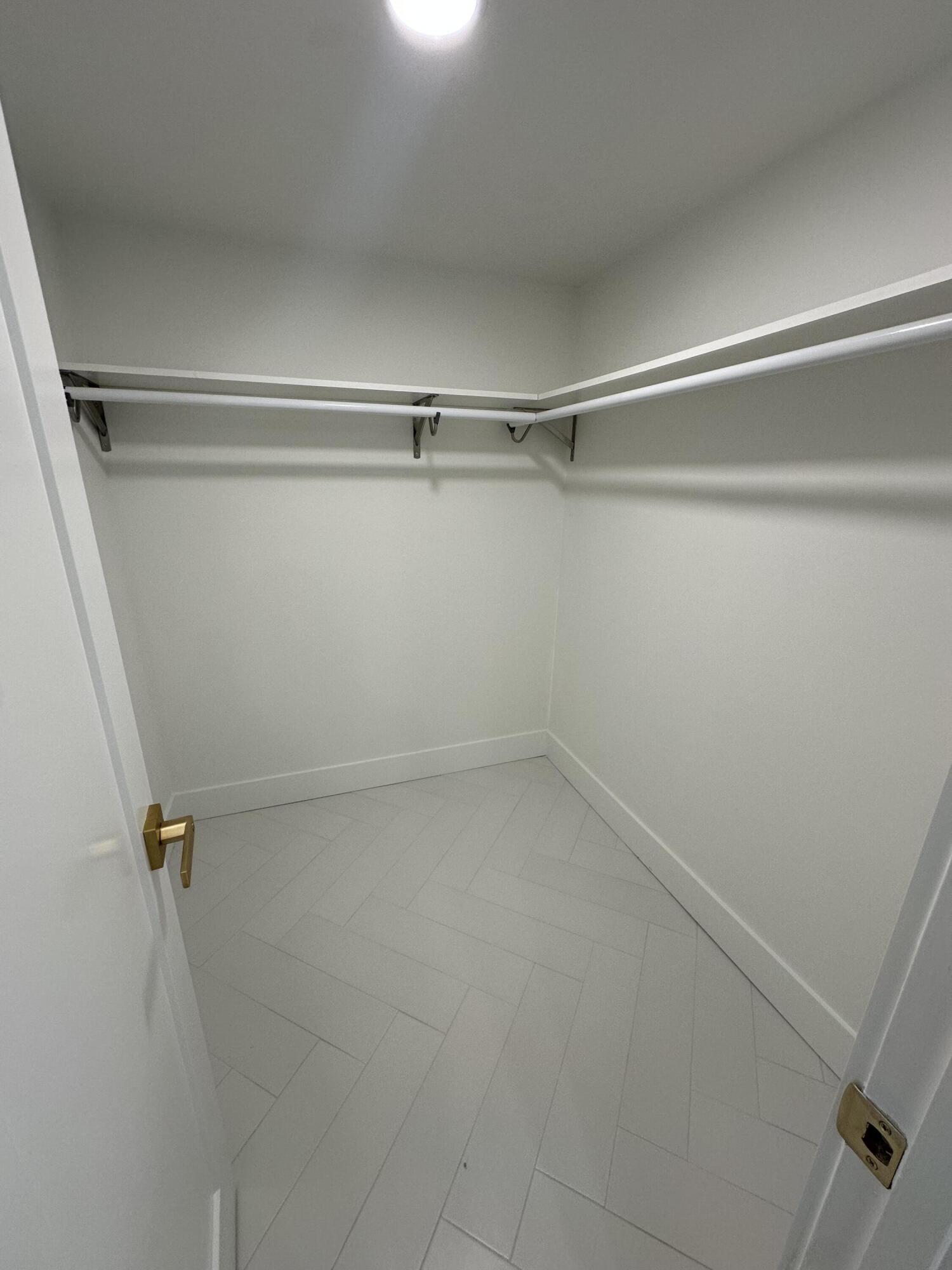 LAKESIDE CONDO - Residential