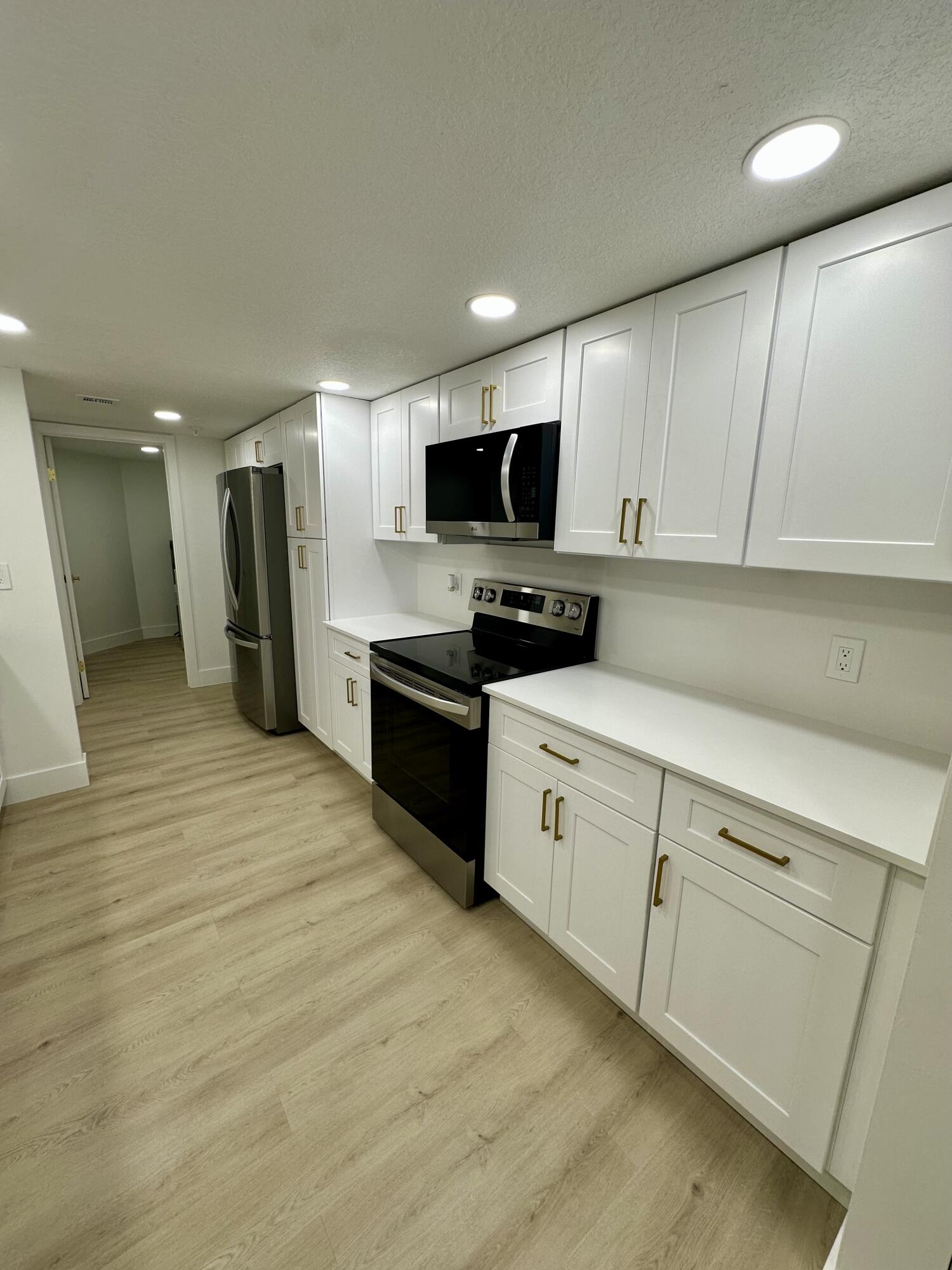 LAKESIDE CONDO - Residential