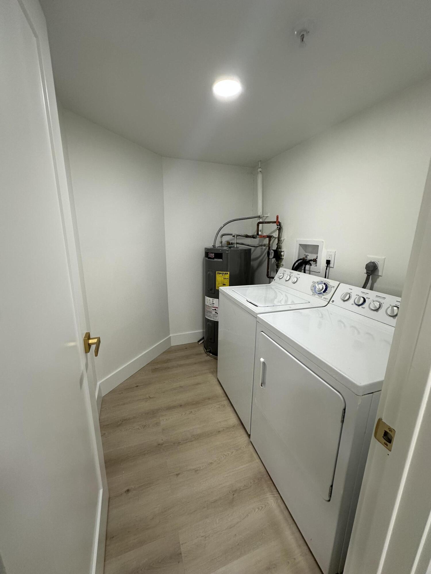 LAKESIDE CONDO - Residential