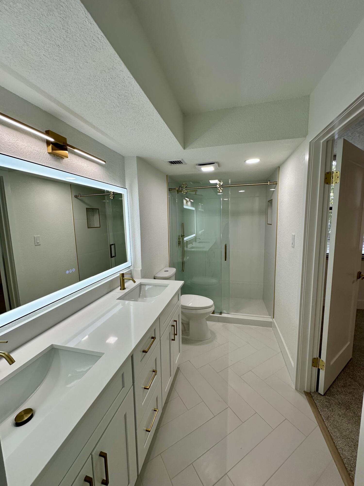 LAKESIDE CONDO - Residential