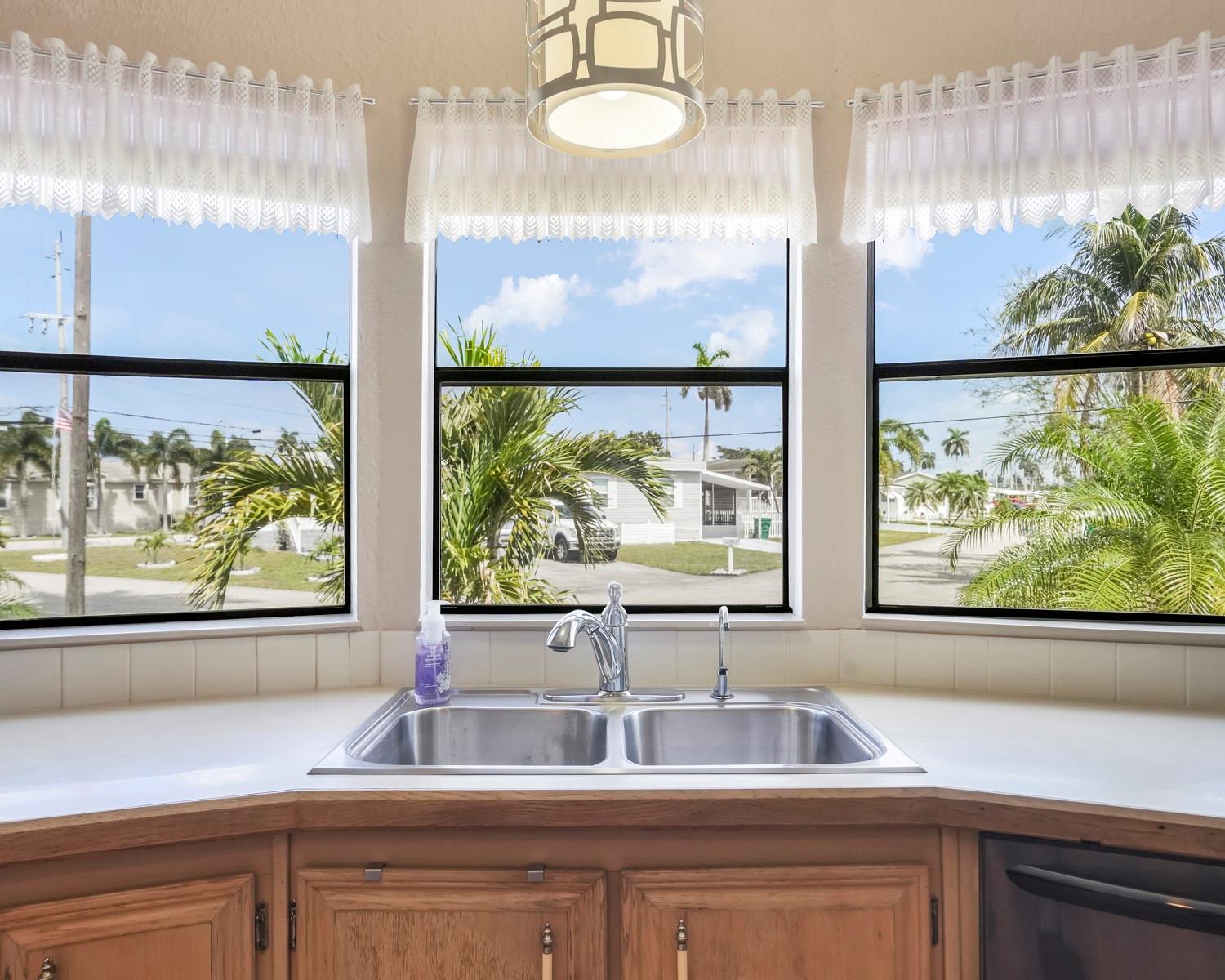 Home Search 3 8560 SW 20th St