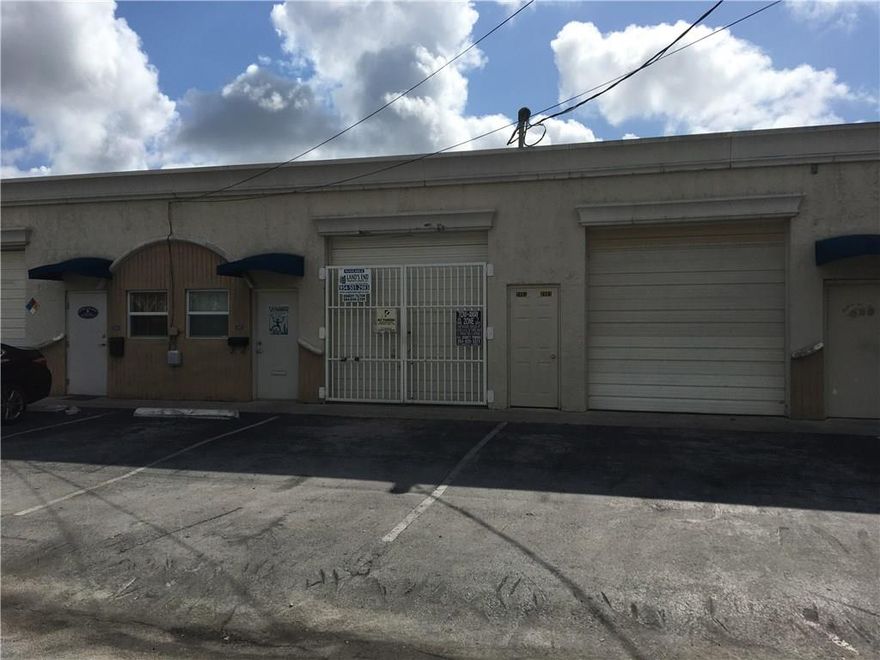 GREAT CENTRALLY LOCATED WAREHOUSE. PROPERTY FEATURES SMALL OFFICE SPACE IN THE FRONT, TWO 10' STREET LEVEL ROLL UP DOORS AND PRIVATE BATHROOM. UNIT IS CURRENTLY OCCUPIED BY MONTH TO MONTH TENANT AT $1,400/MO. UNIT DIRECTLY NEXT DOOR IS ALSO AVAILABLE.