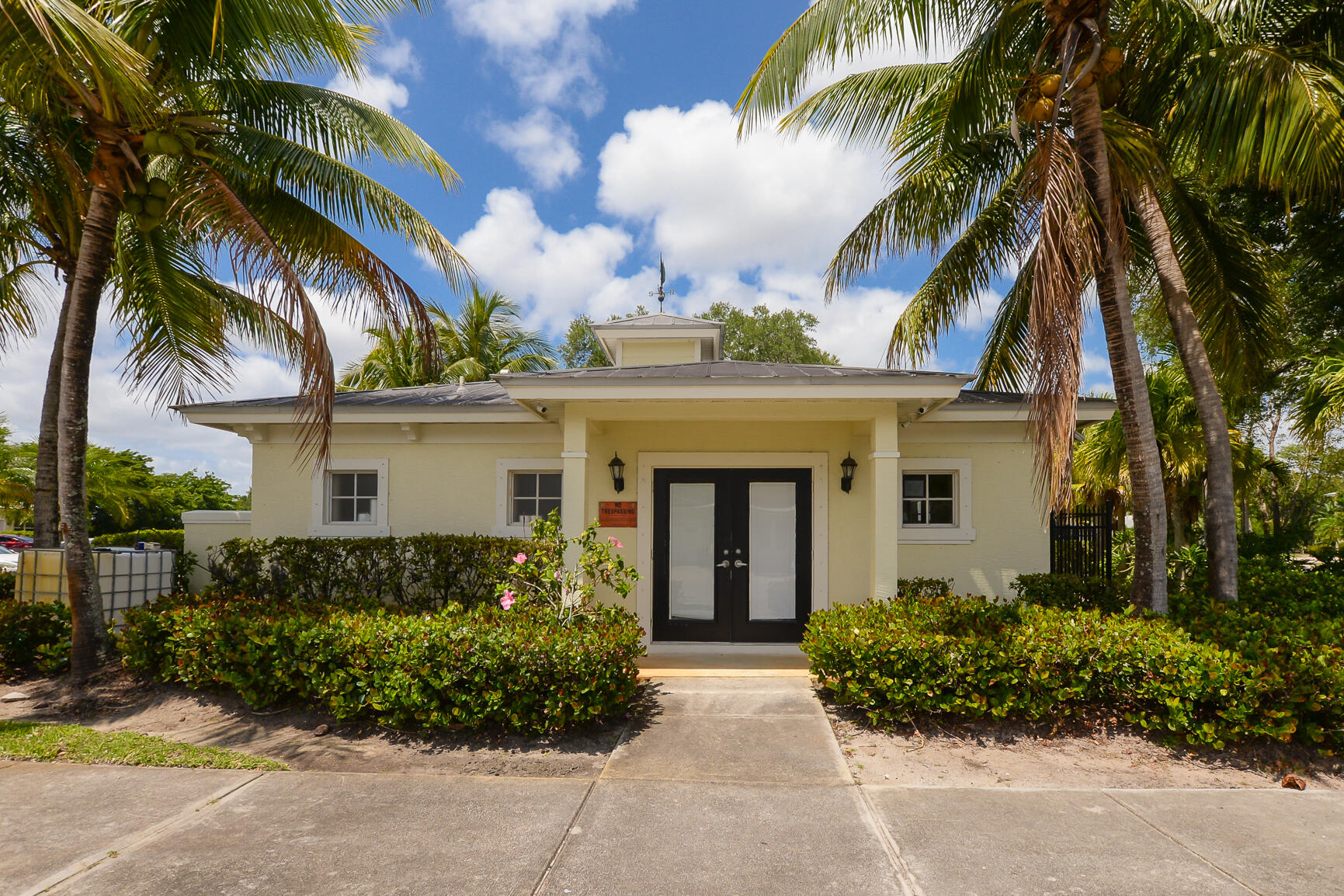 RIVER OAKS - Residential Lease