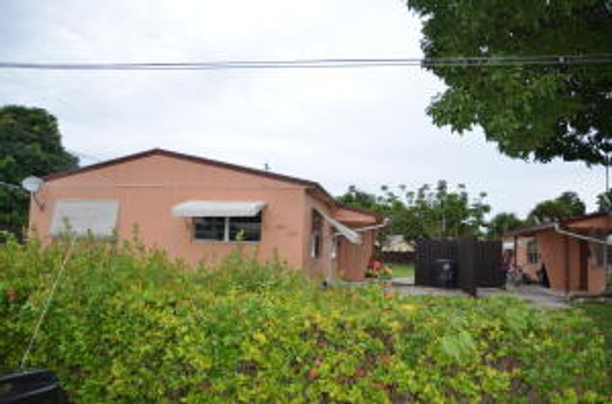 ROOFS REDONE 2007,3 OF 4 UNITS HAVE CENTRAL AIR, SEPARATE ELECTRIC AND WATER METERS,EASY MAINTENANCE,CENTRALLY LOCATED,DRIVE BY PLEASE DO NOT DISTURB TENANTS.