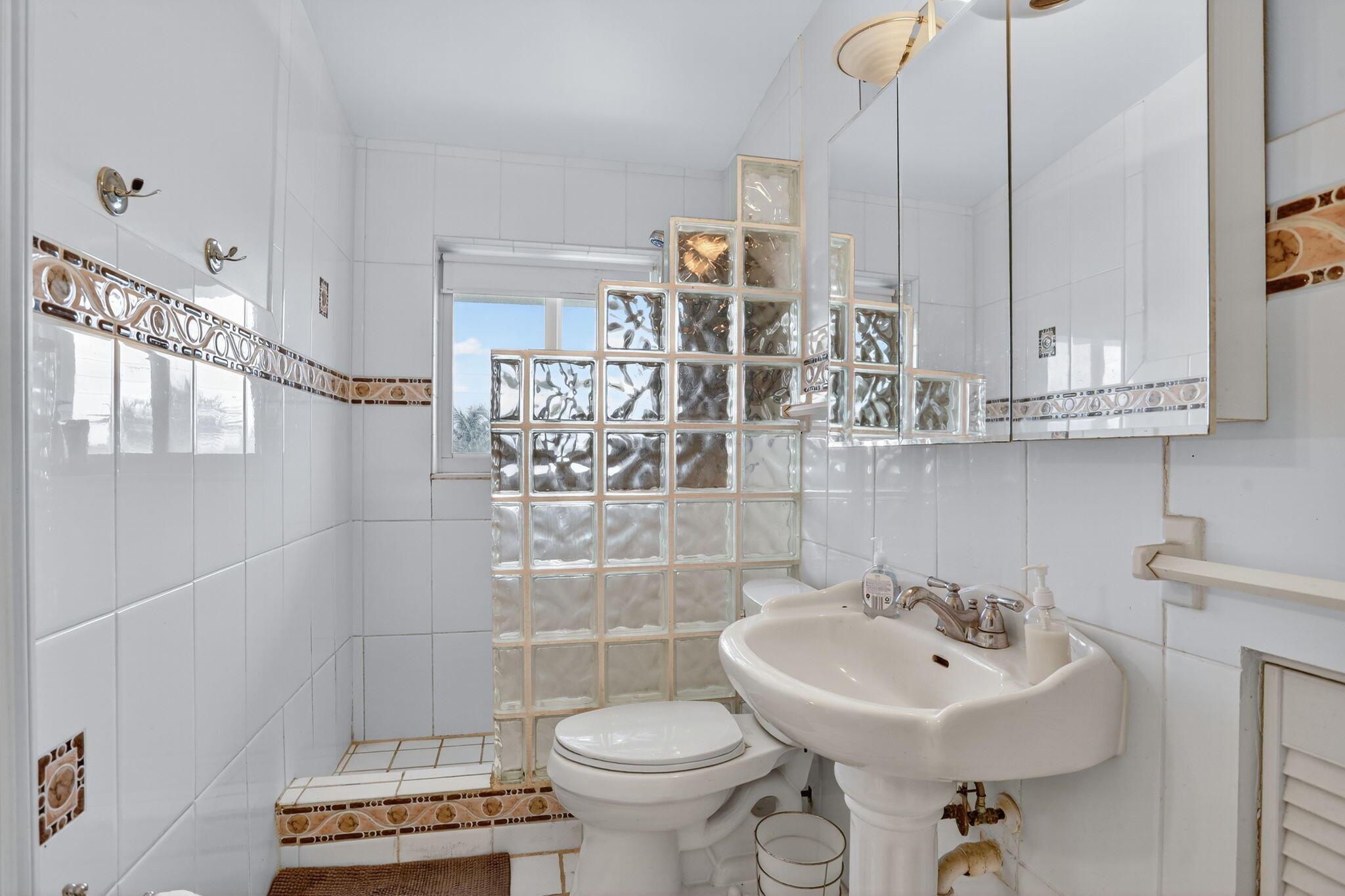 HILLSBORO MILE OCEAN APTS - Residential