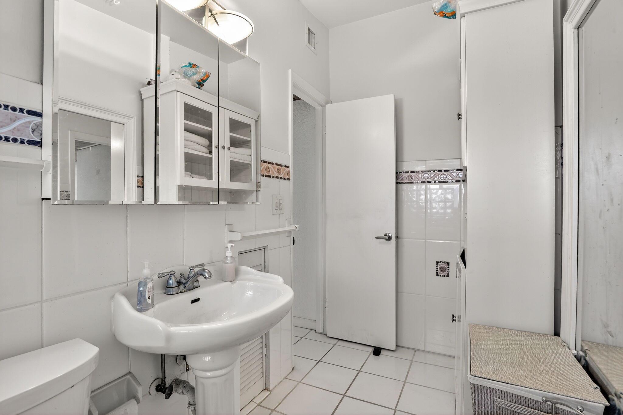 HILLSBORO MILE OCEAN APTS - Residential