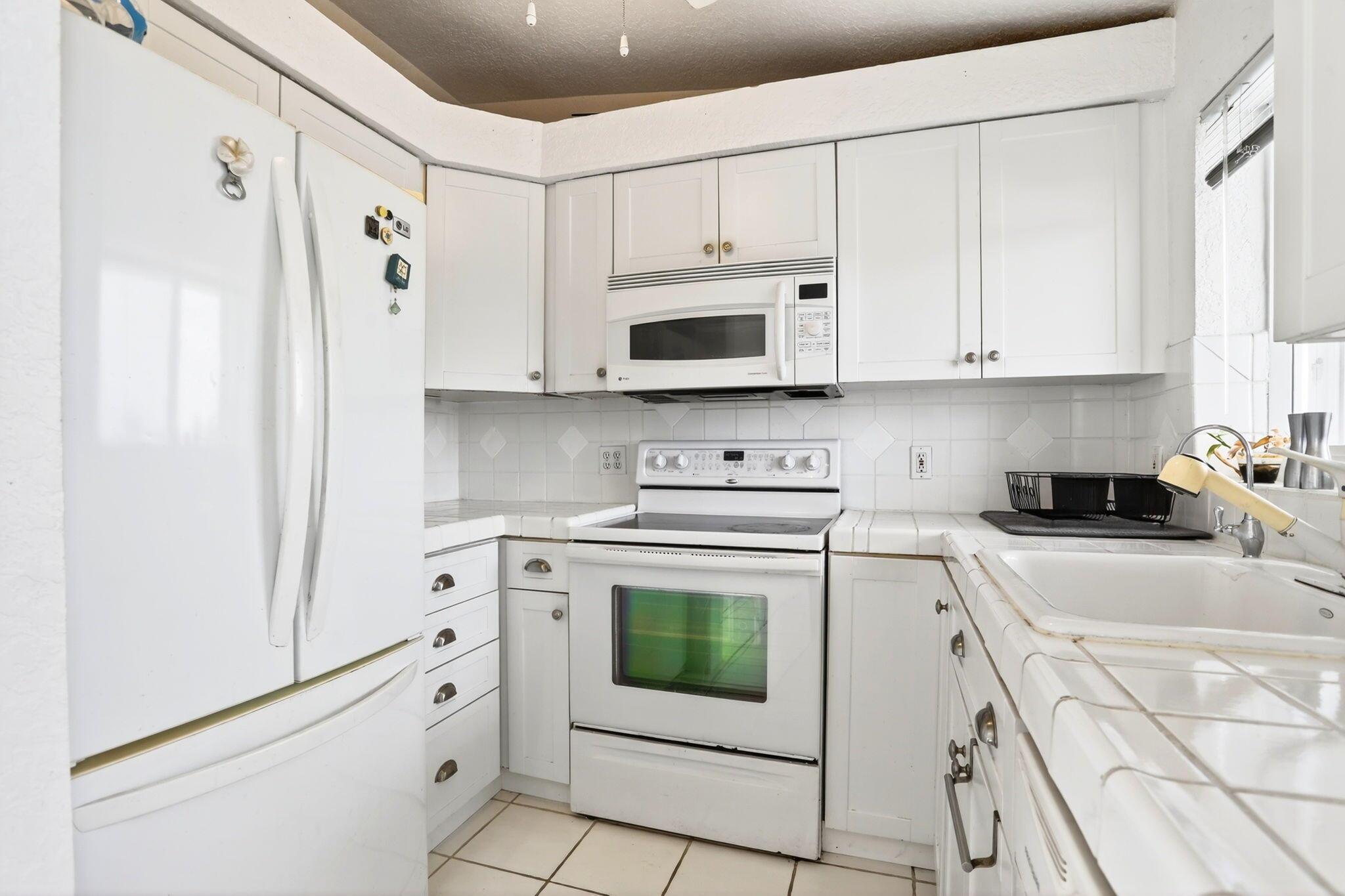 HILLSBORO MILE OCEAN APTS - Residential