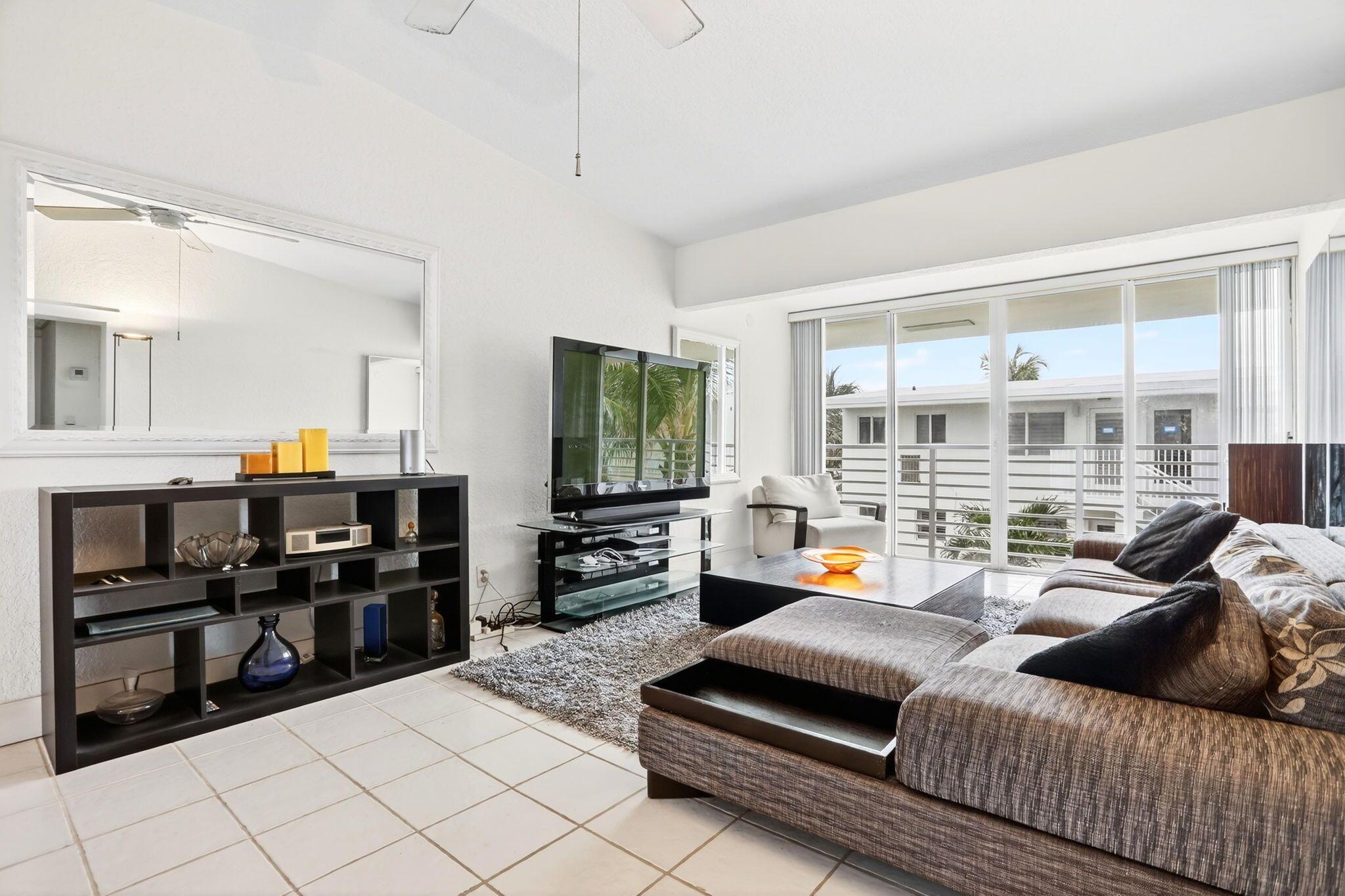 HILLSBORO MILE OCEAN APTS - Residential