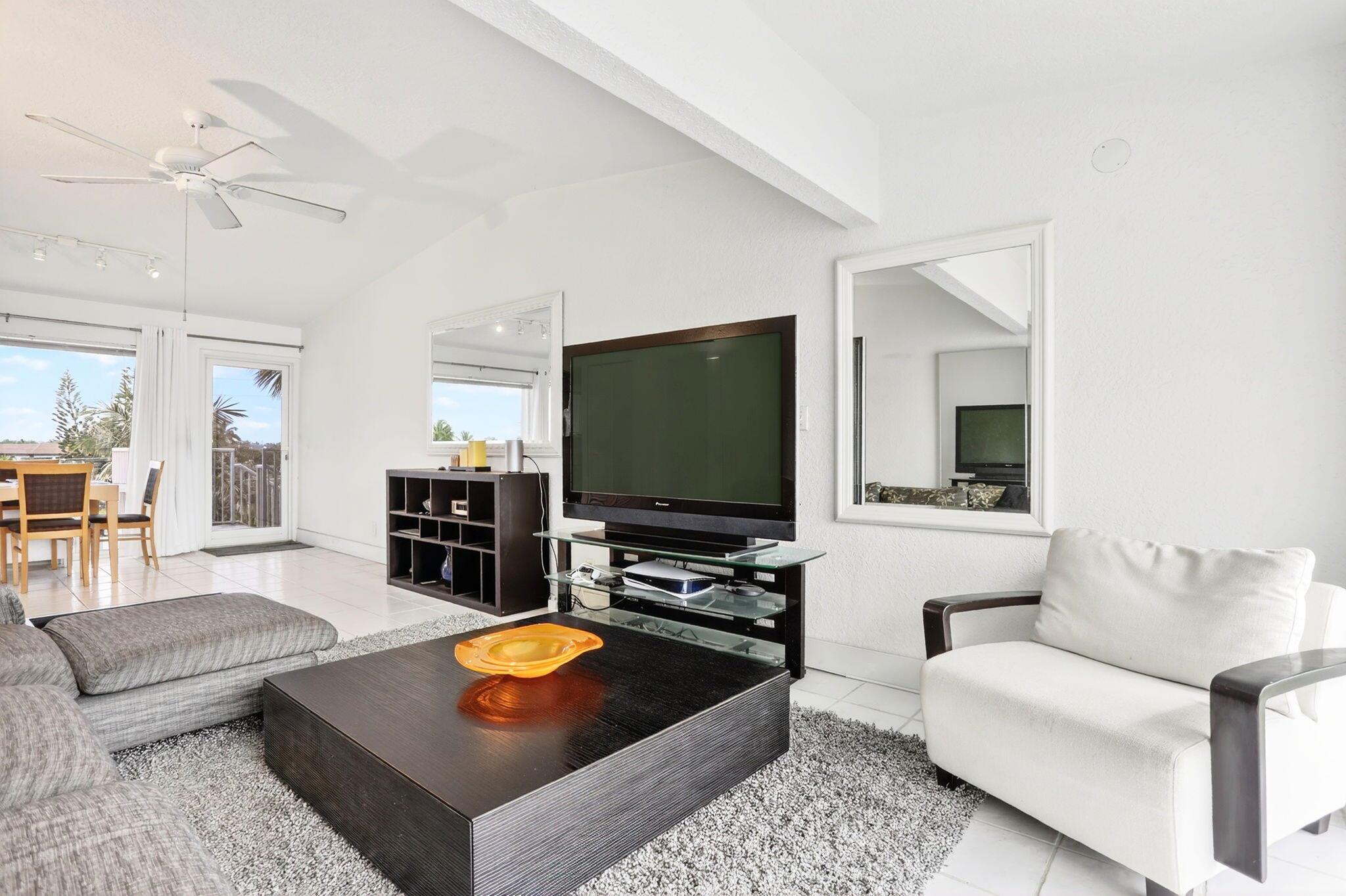 HILLSBORO MILE OCEAN APTS - Residential