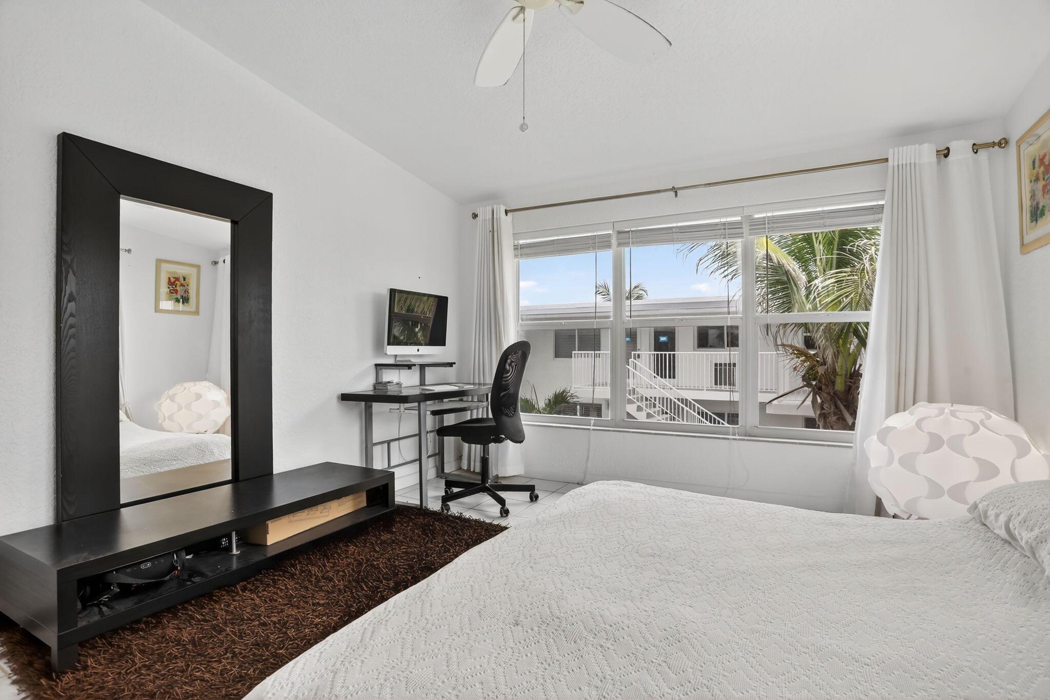 HILLSBORO MILE OCEAN APTS - Residential