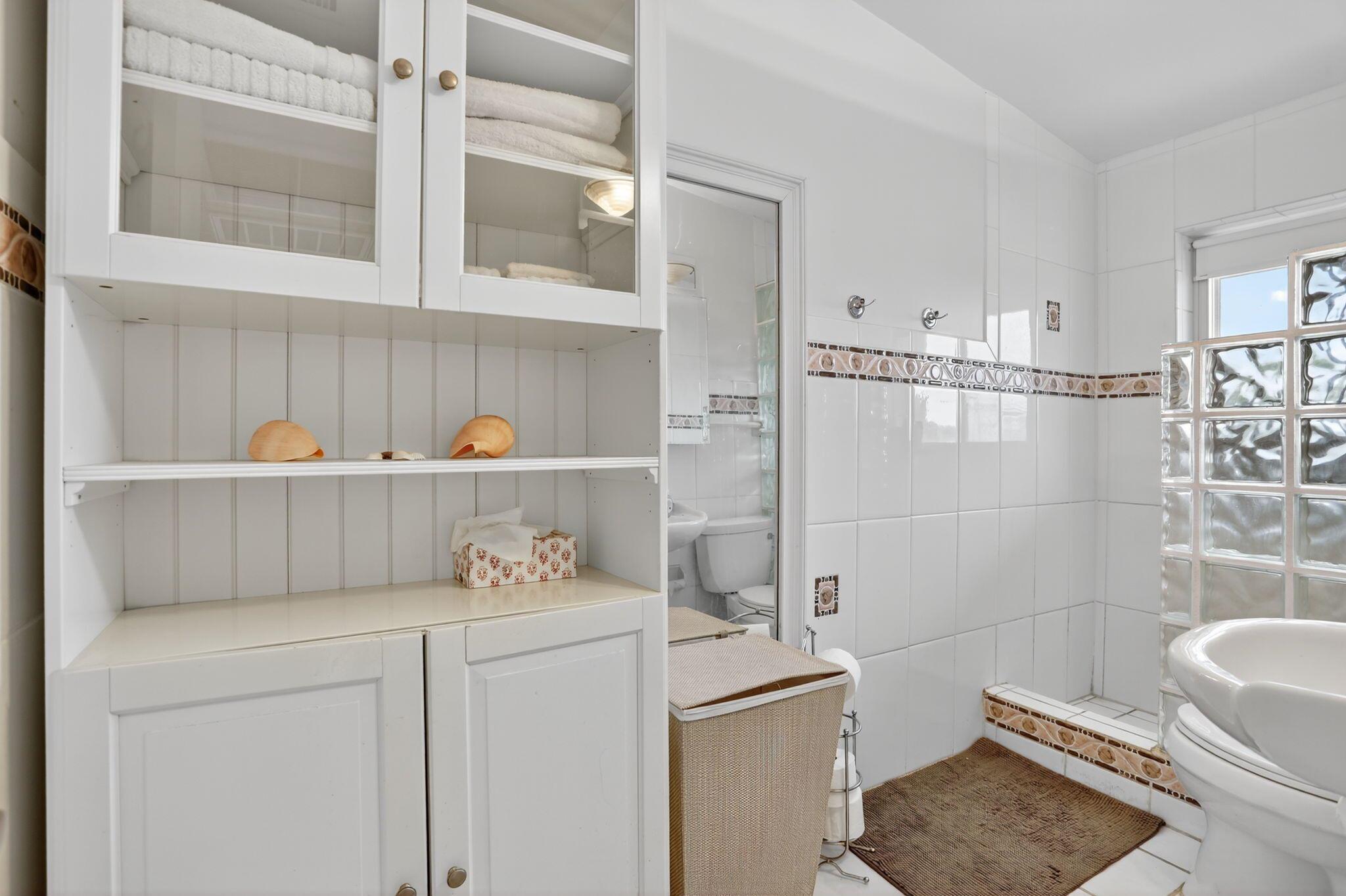 HILLSBORO MILE OCEAN APTS - Residential