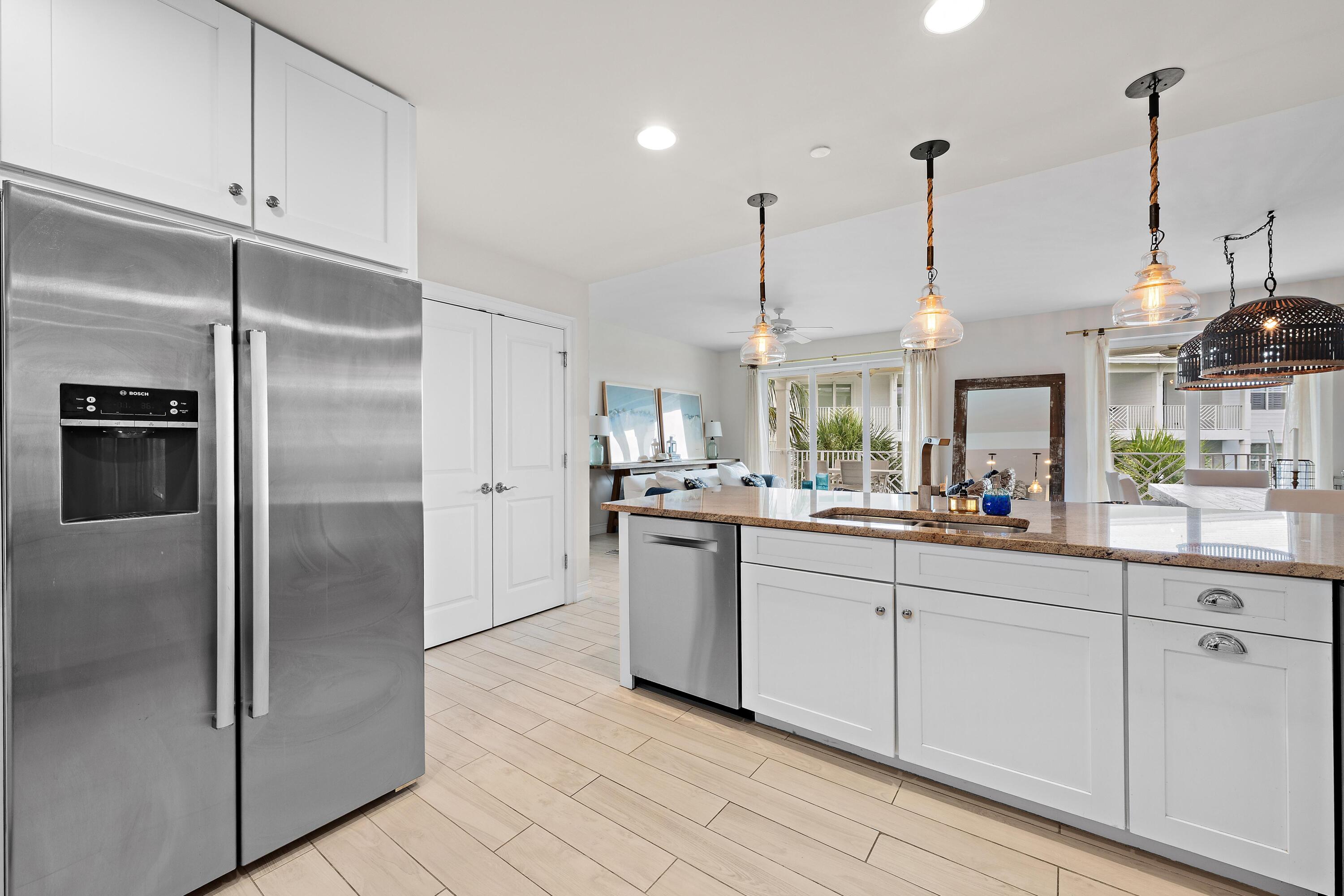 432 Bay Colony Drive N