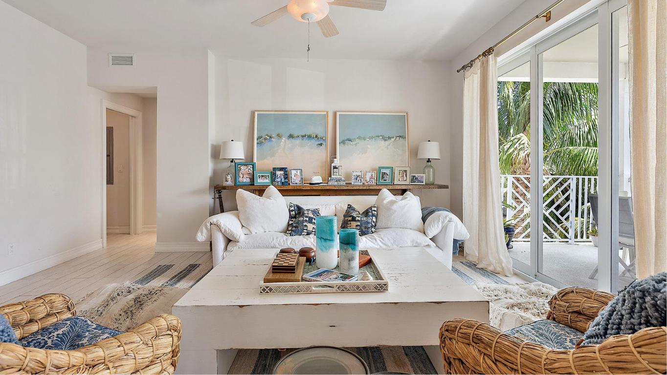 432 Bay Colony Drive N