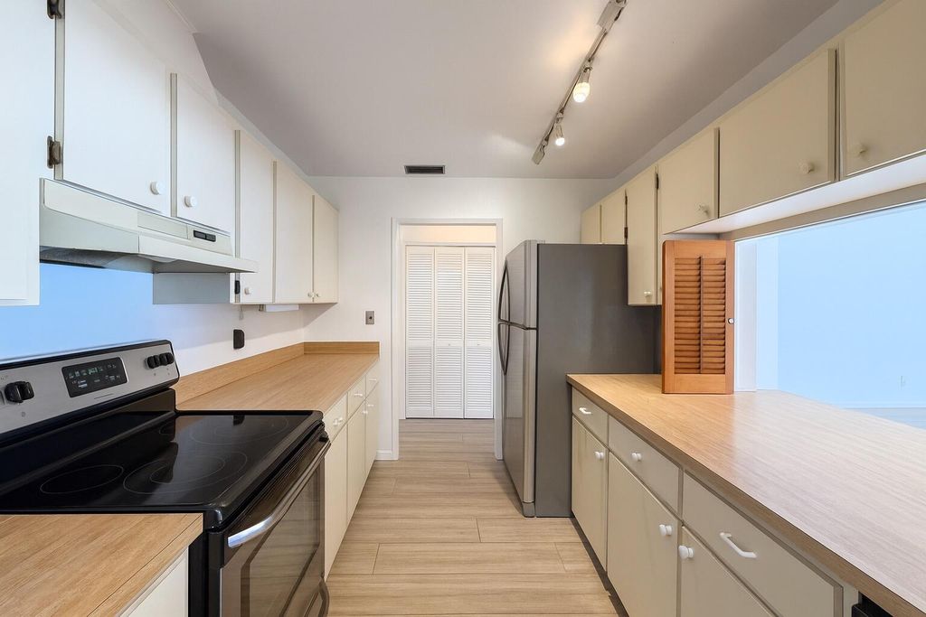 Photo of 125 S Palmway Avenue #1, Lake Worth Beach, FL 33460 (MLS # R11112449)