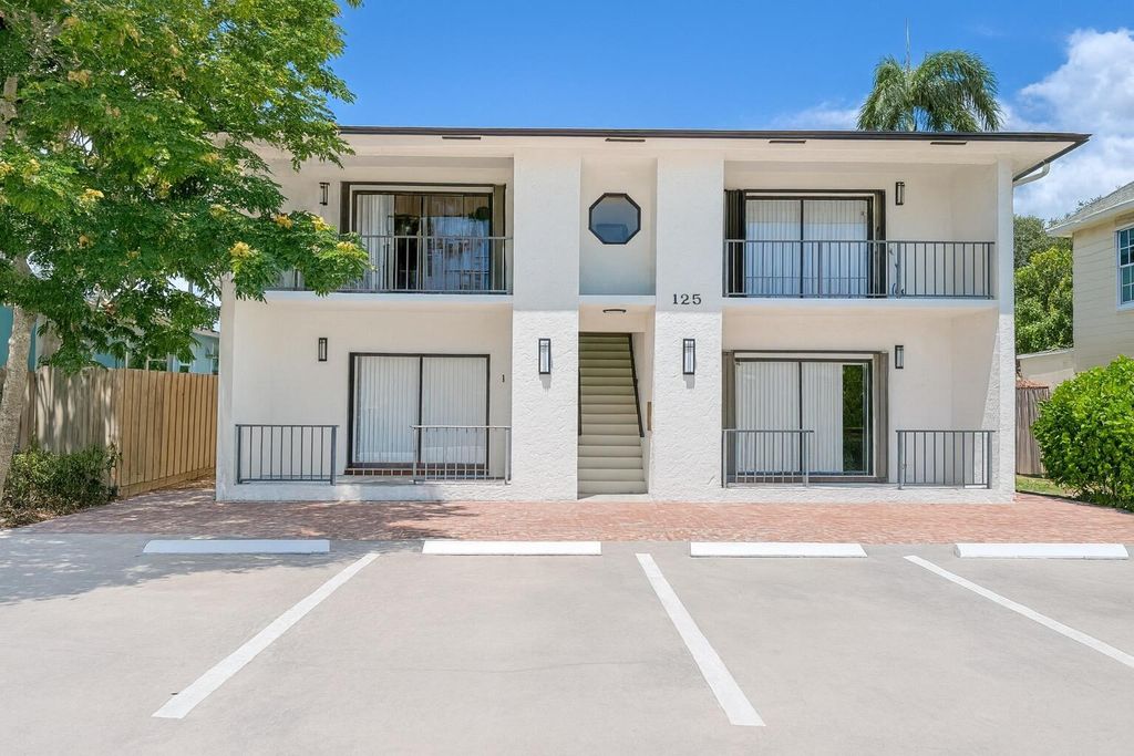 Photo of 125 S Palmway Avenue #1, Lake Worth Beach, FL 33460 (MLS # R11112449)