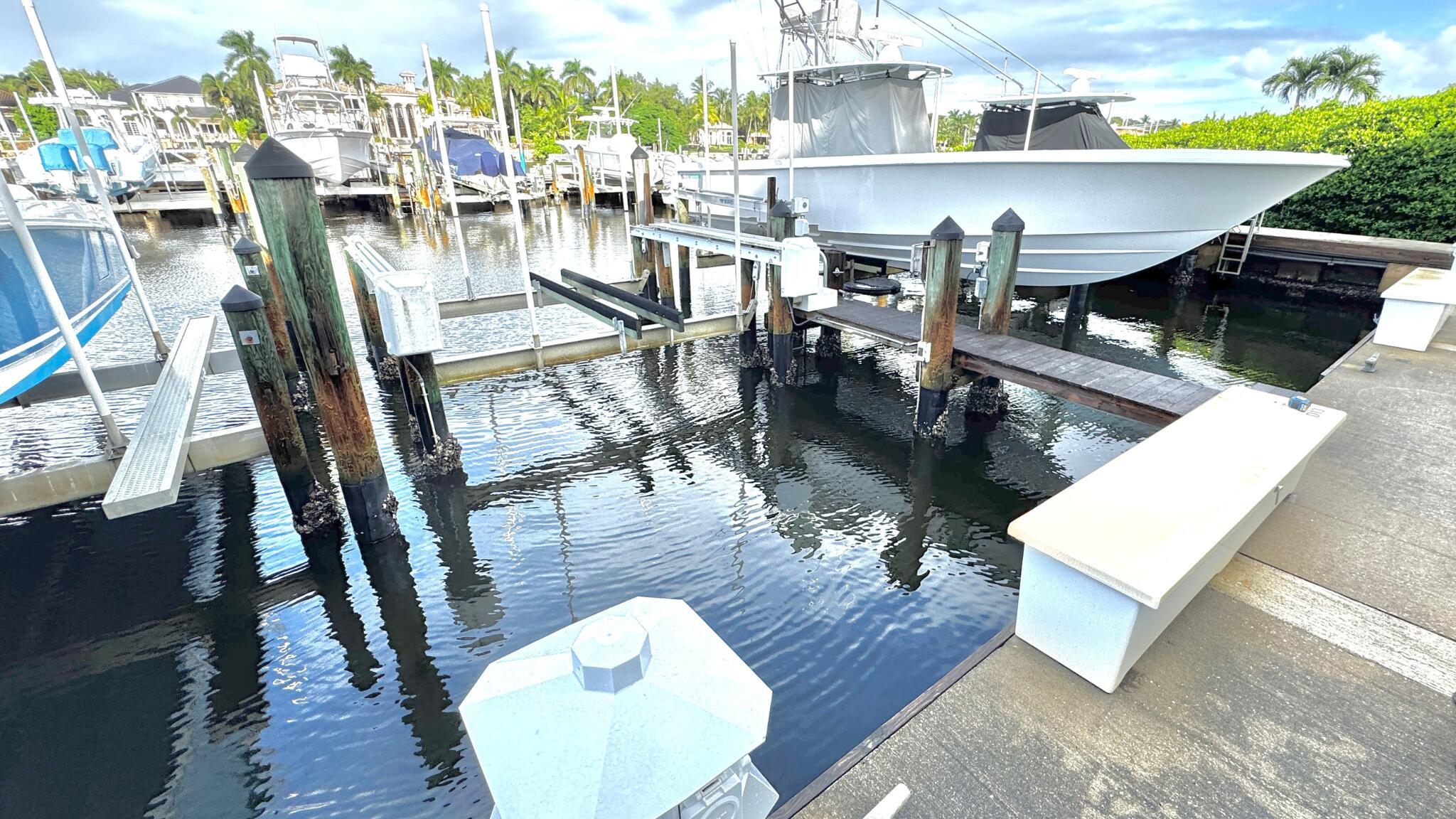 822 Oak Harbour Drive D-13