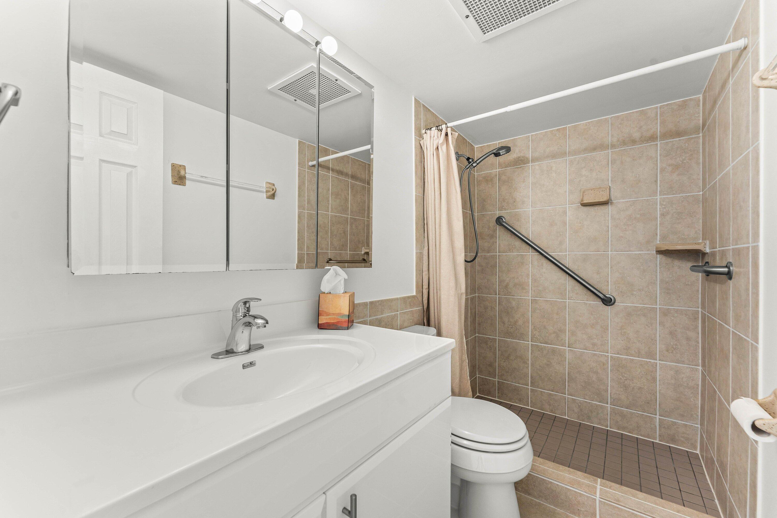 HAMPTON HOUSE CONDO - Residential