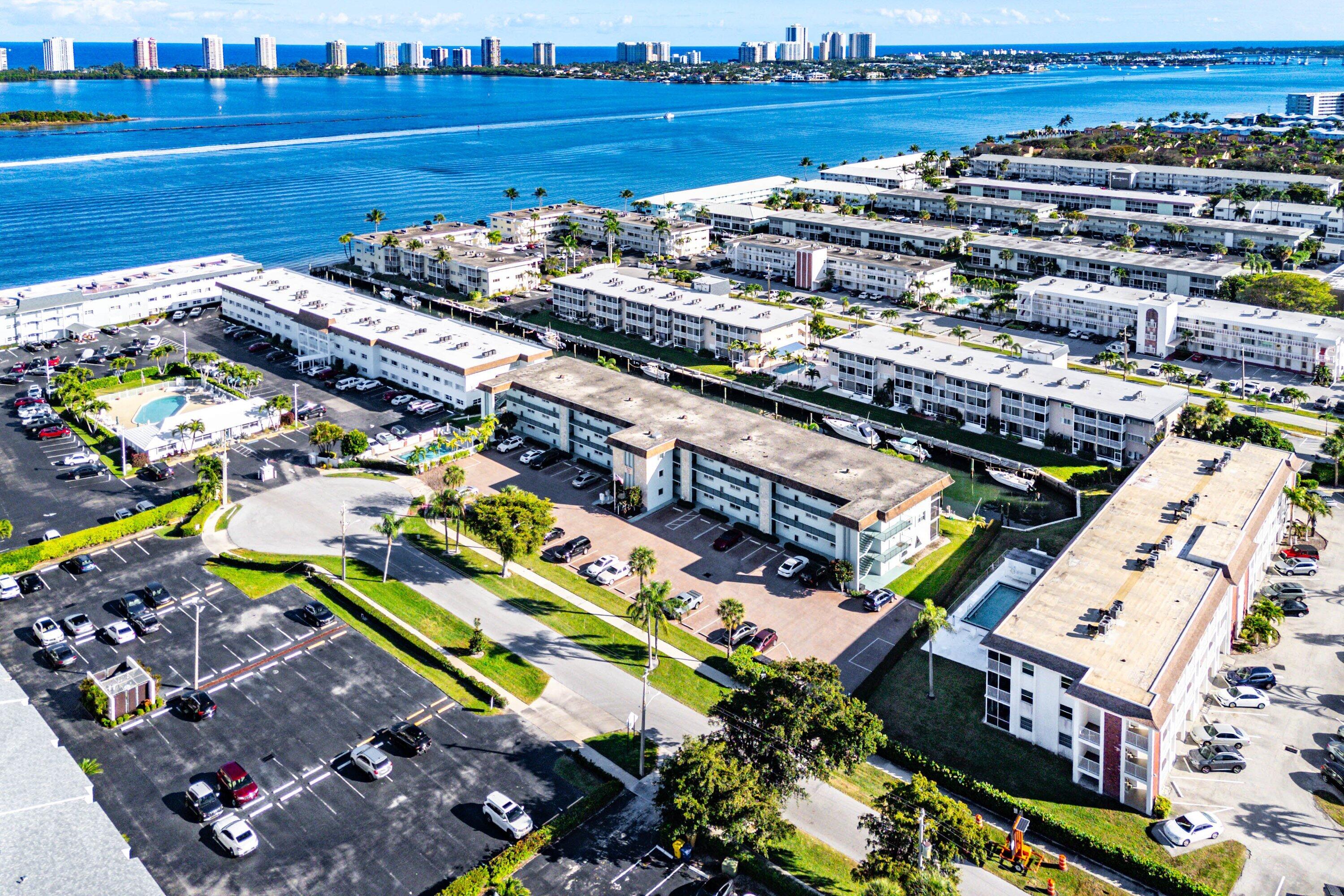 HAMPTON HOUSE CONDO - Residential