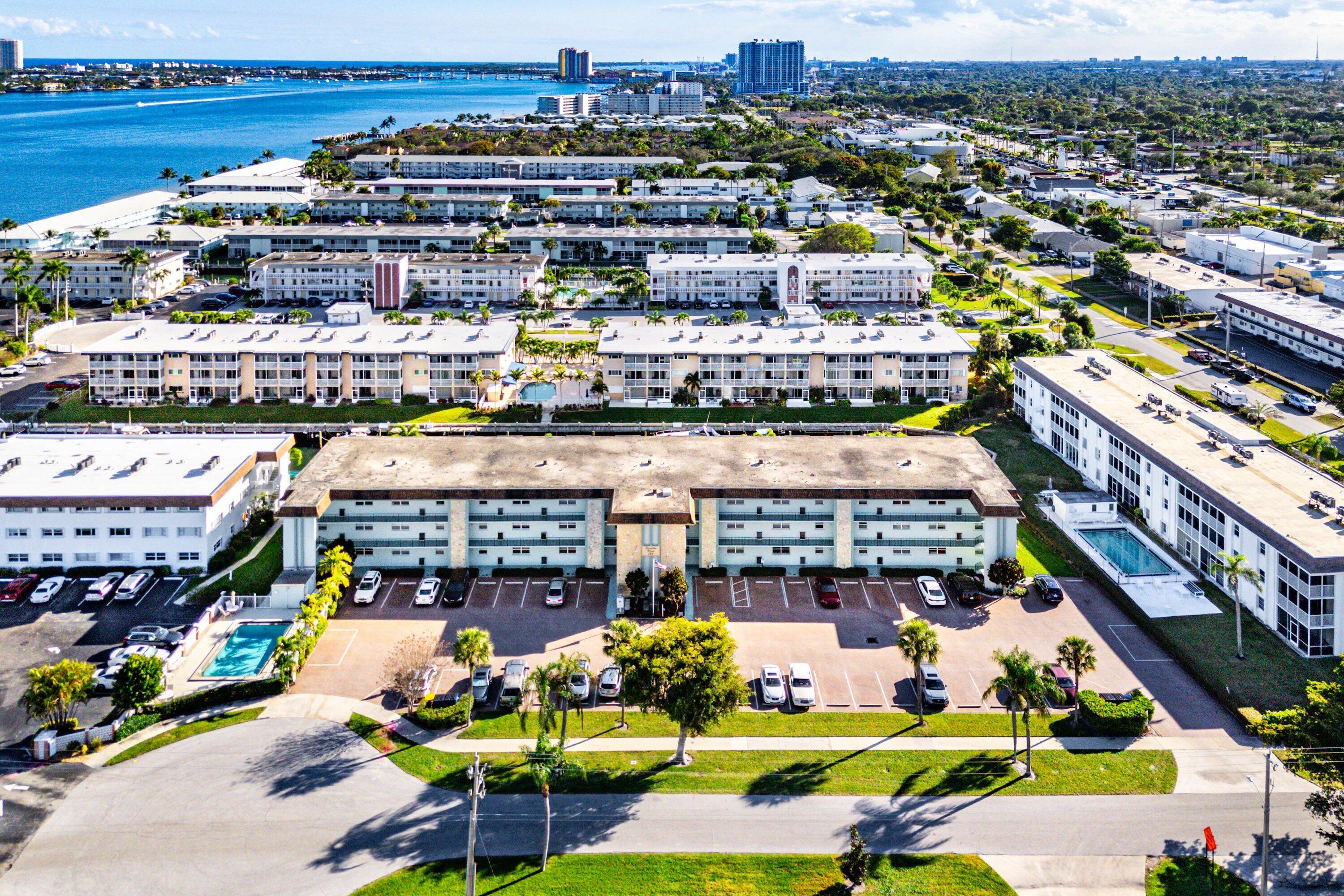 HAMPTON HOUSE CONDO - Residential