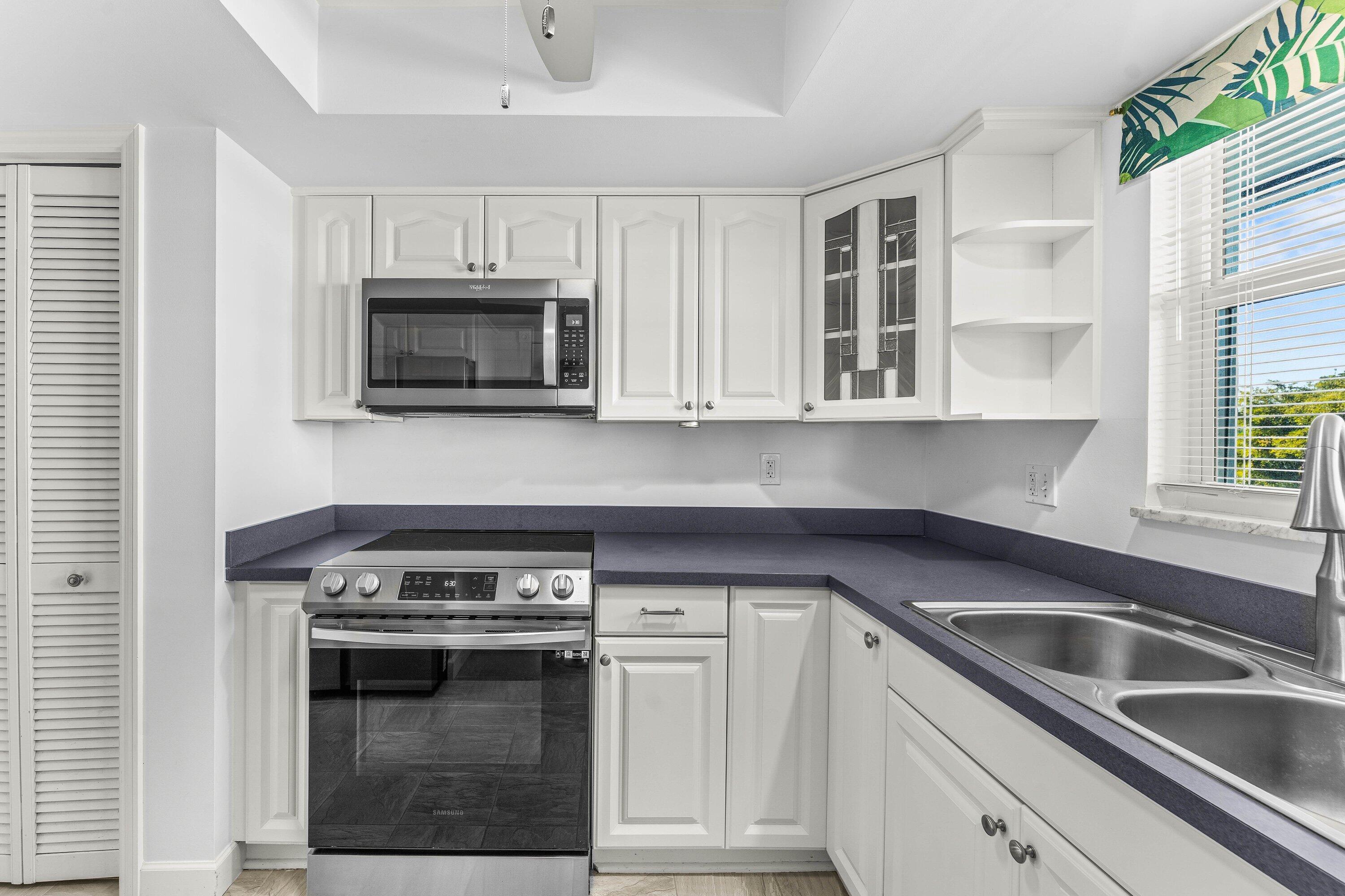 HAMPTON HOUSE CONDO - Residential