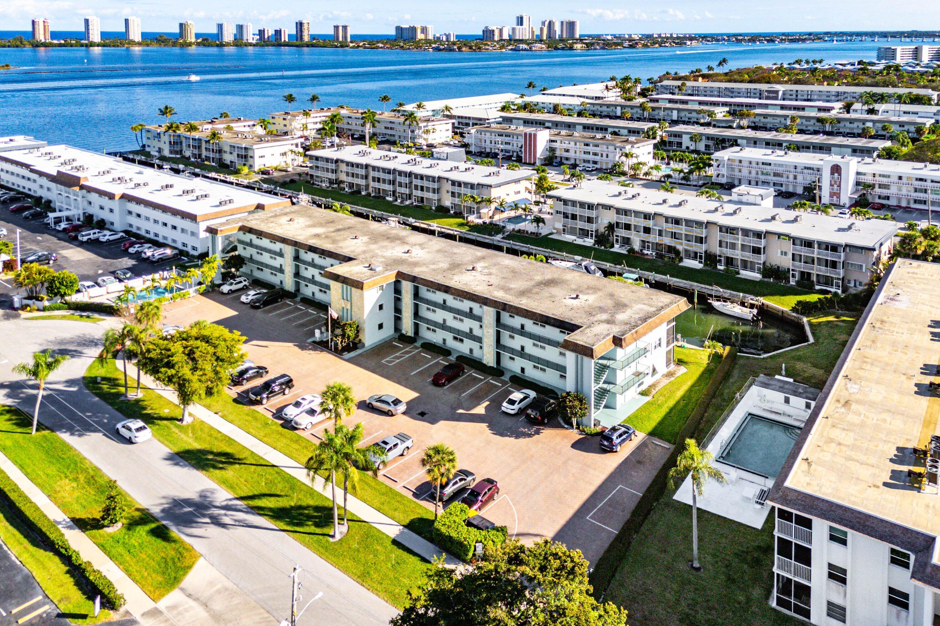 HAMPTON HOUSE CONDO - Residential