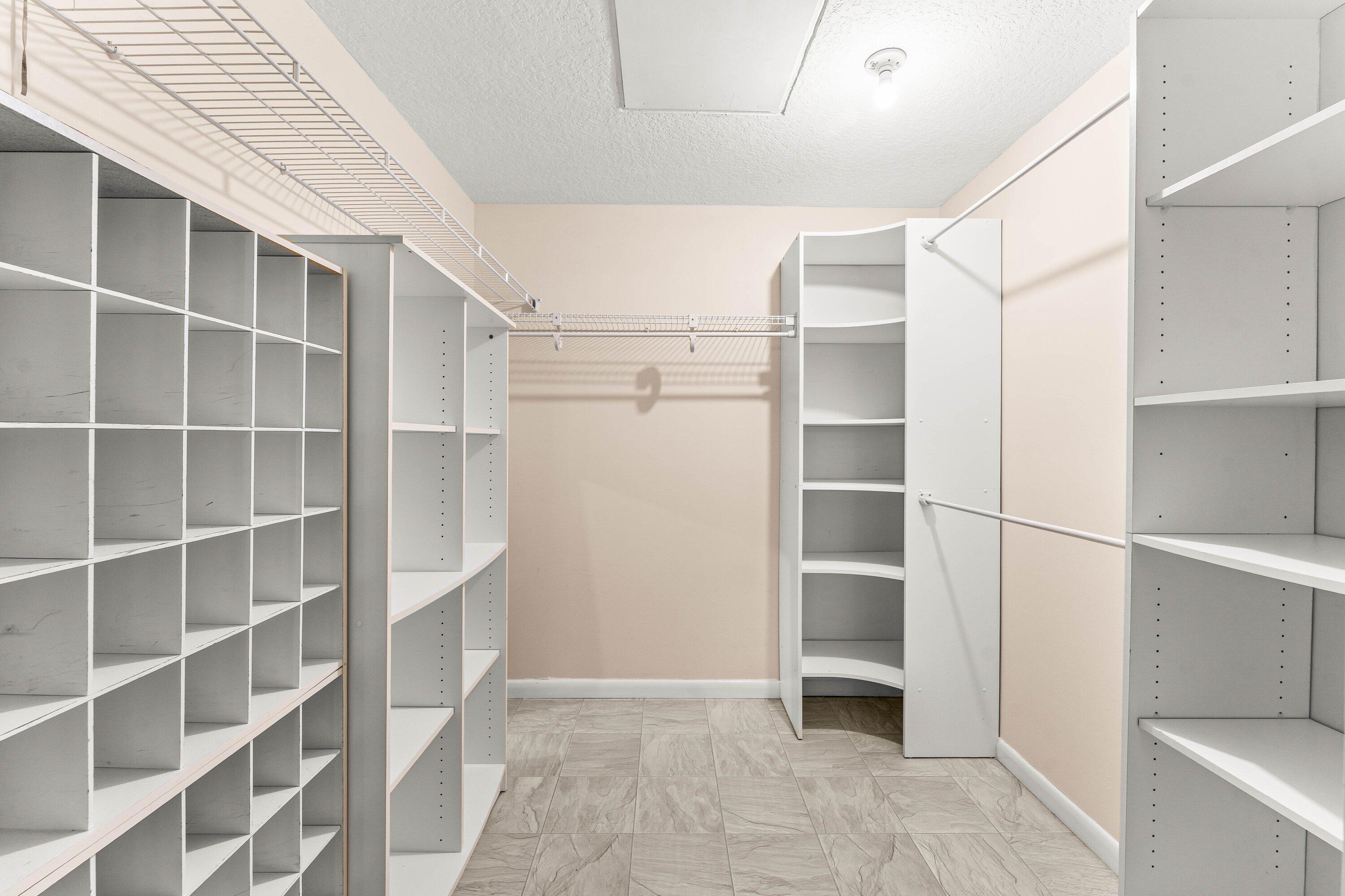 HAMPTON HOUSE CONDO - Residential