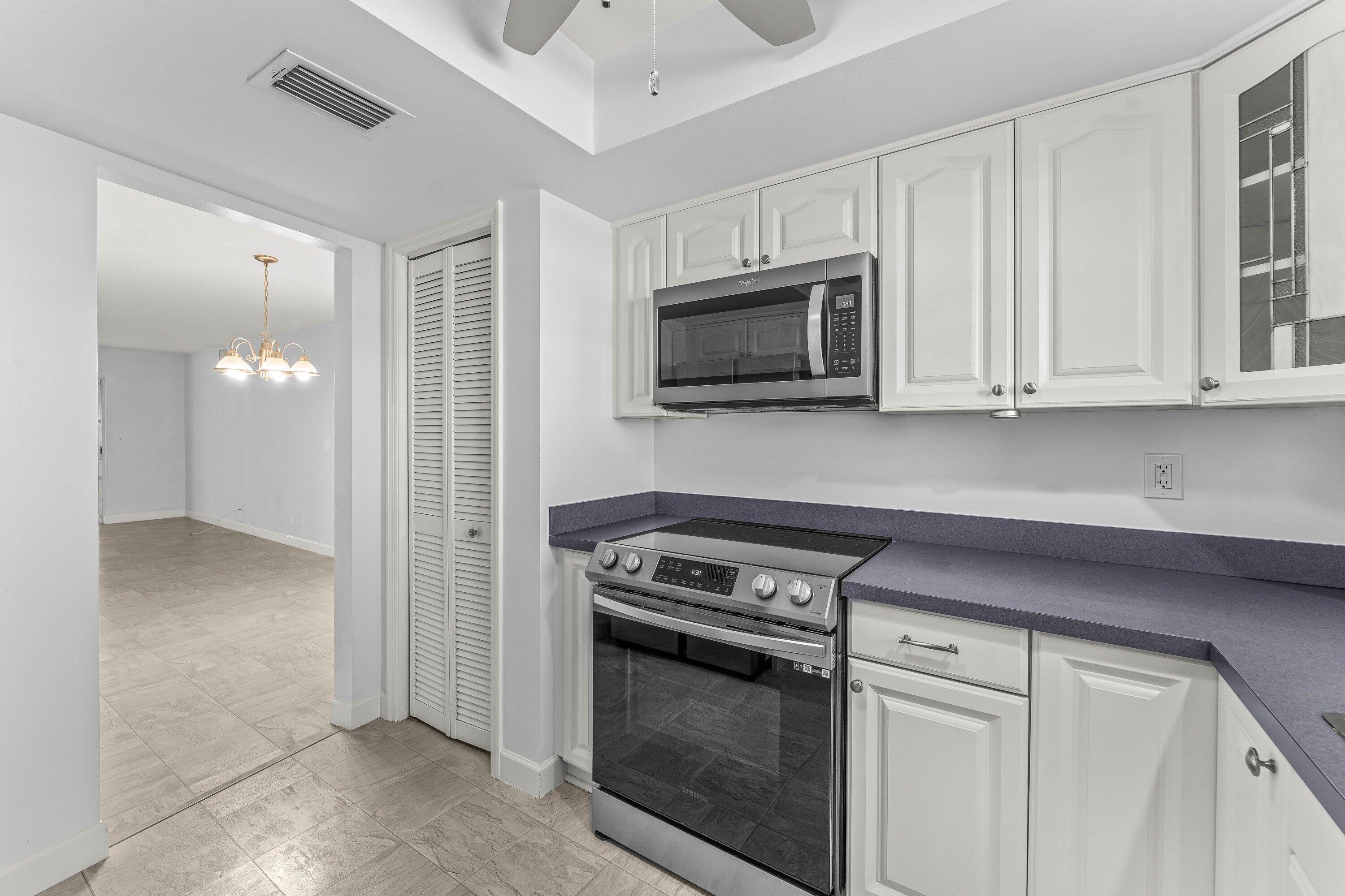 HAMPTON HOUSE CONDO - Residential