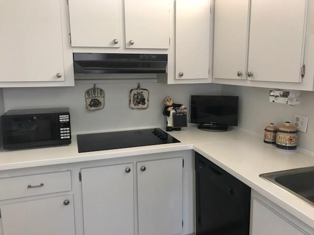 RACQUET CLUB APTS - Residential