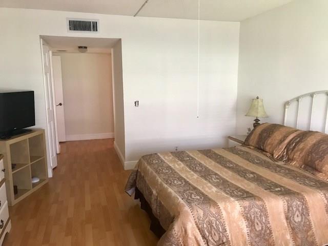RACQUET CLUB APTS - Residential