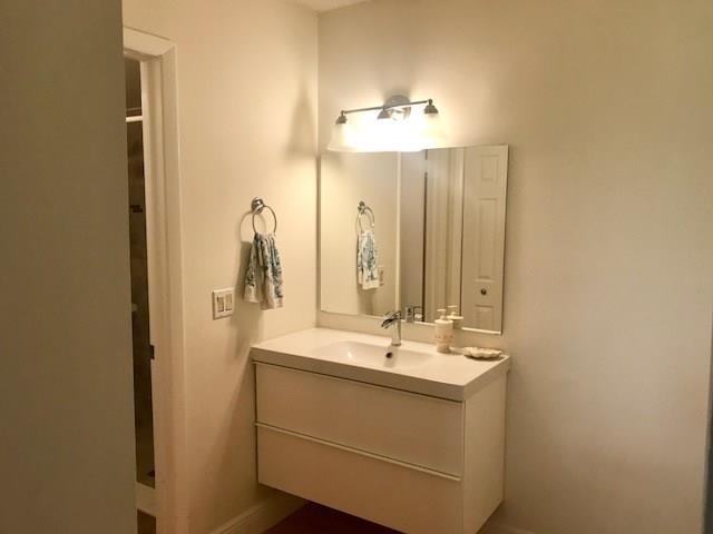RACQUET CLUB APTS - Residential