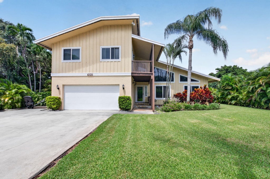 Photo of 4121 NW 5th Avenue, Boca Raton, FL 33431 (MLS # B26073610)