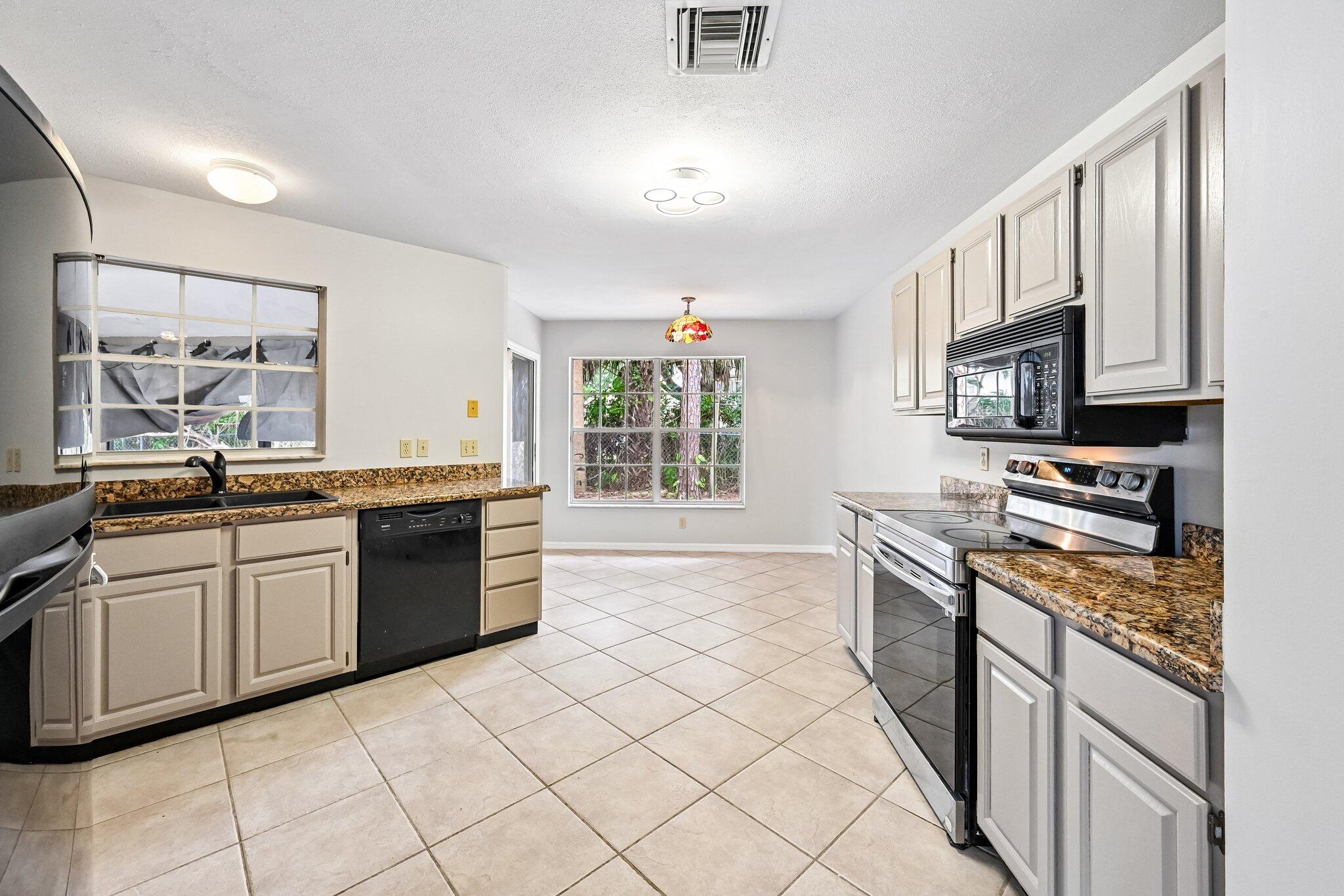 ROYAL PINES EST - Residential