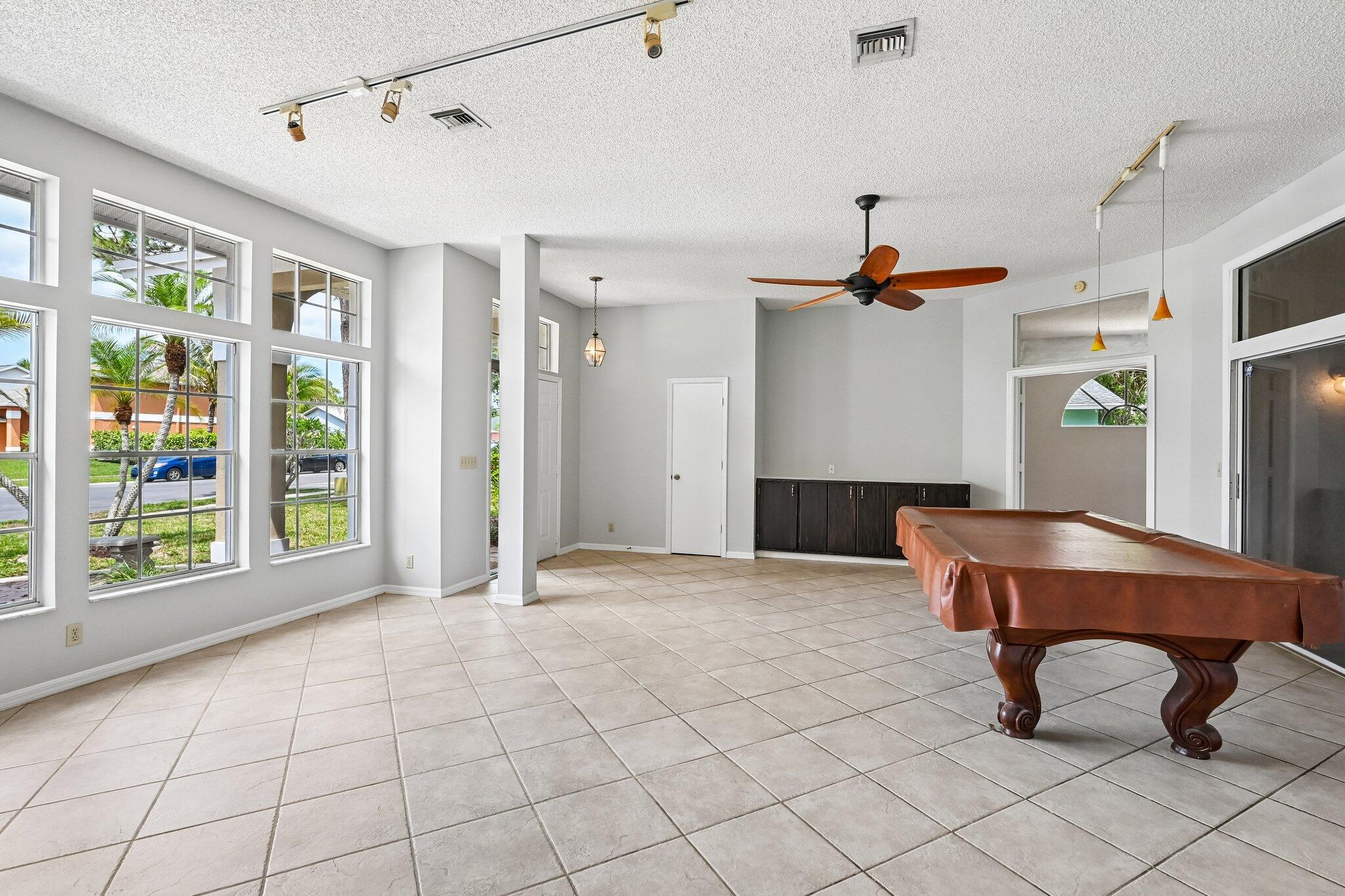 ROYAL PINES EST - Residential