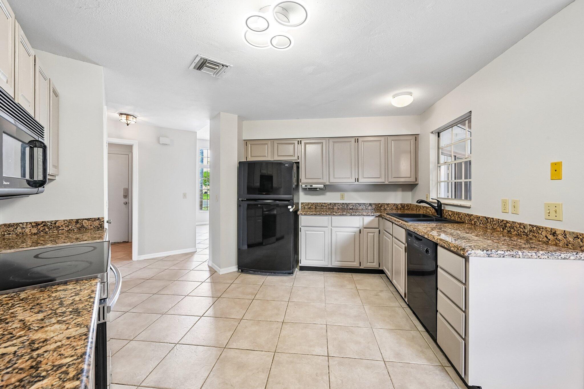 ROYAL PINES EST - Residential
