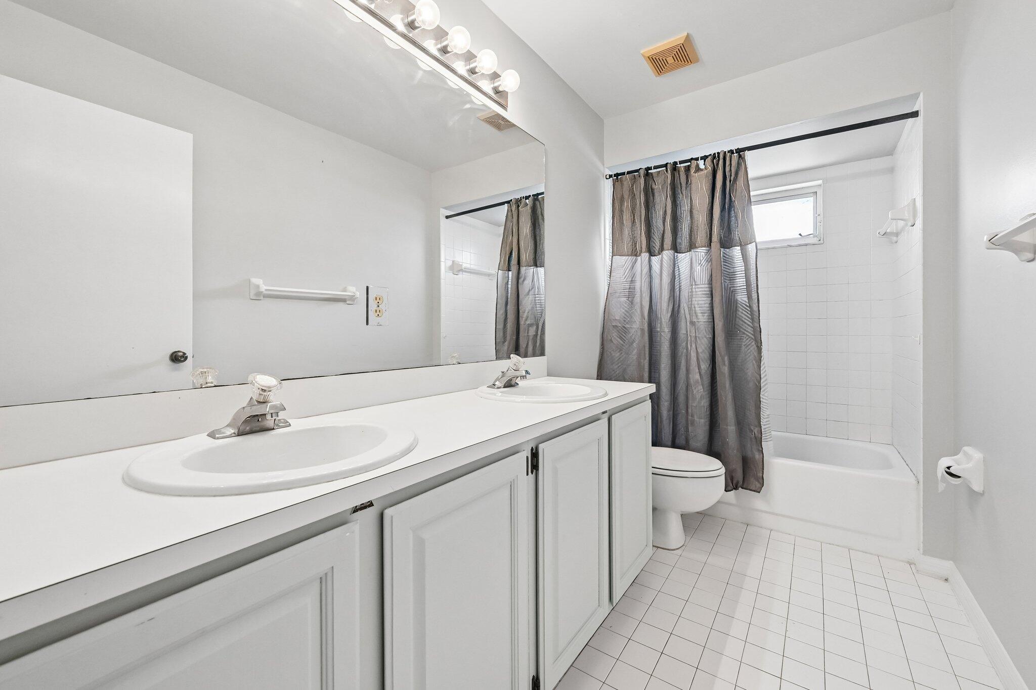 ROYAL PINES EST - Residential