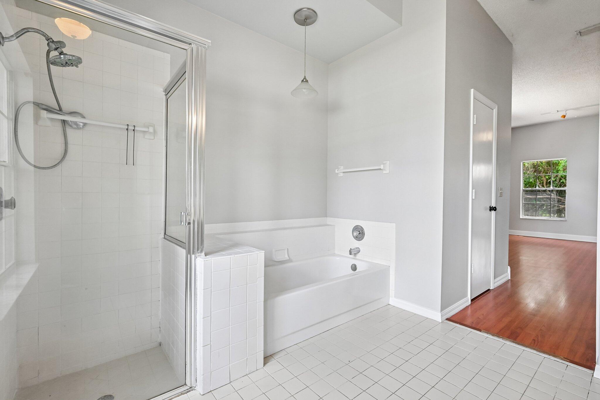 ROYAL PINES EST - Residential